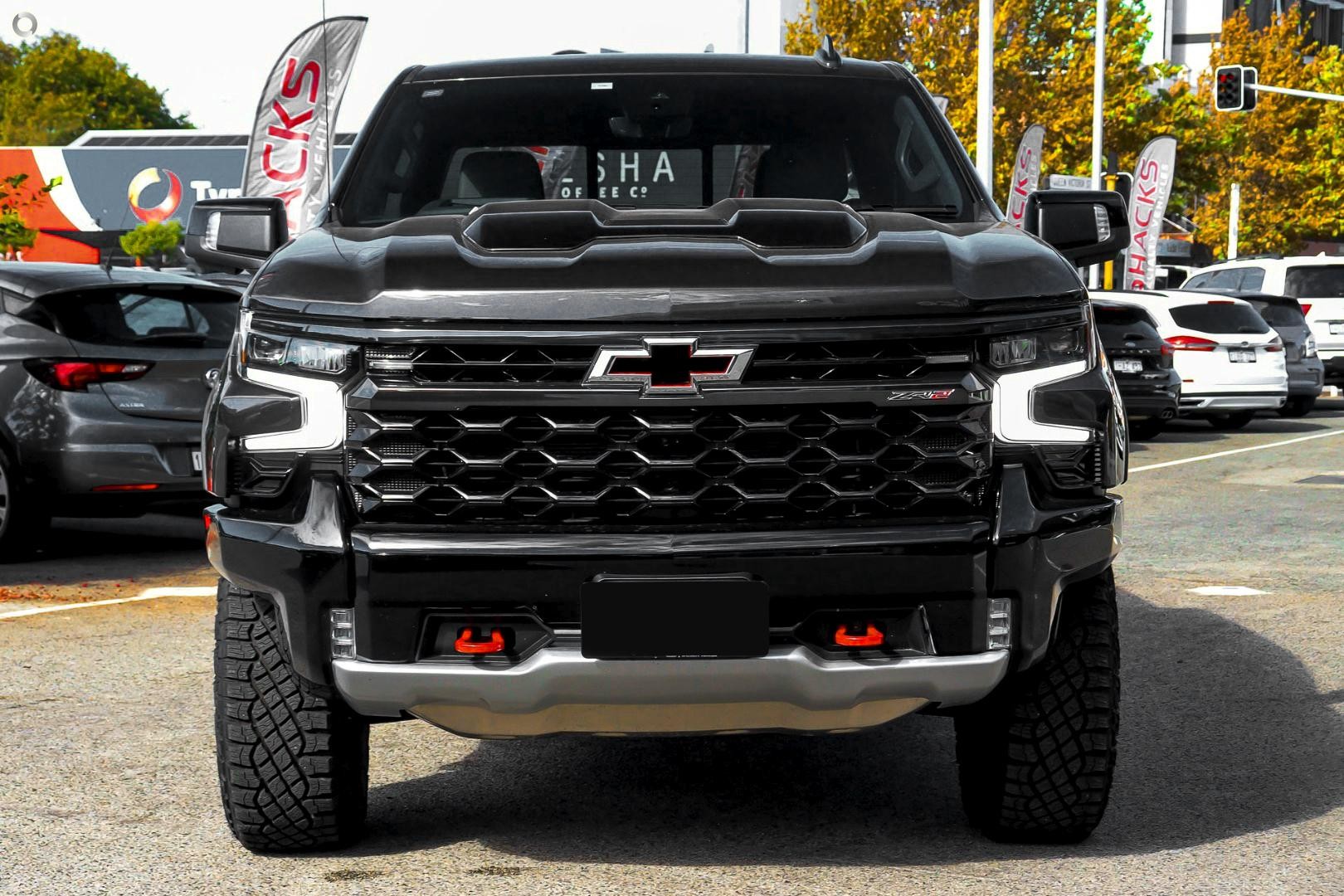 Chevrolet Silverado image 2