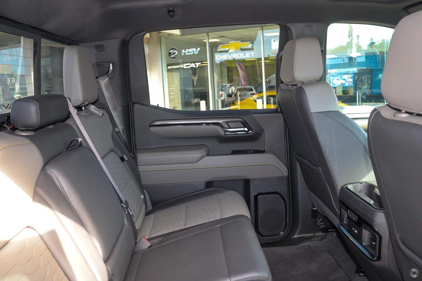 Chevrolet Silverado image 2