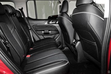 https://dvg-vehicle-assets.s3.amazonaws.com/GW664239/4l8v2mg5bbeo7uct0jmh8b5d3.jpg