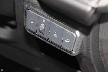 https://dvg-vehicle-assets.s3.amazonaws.com/H852394/kmatn9yigpfay3f7qo3mxfrqb.jpg