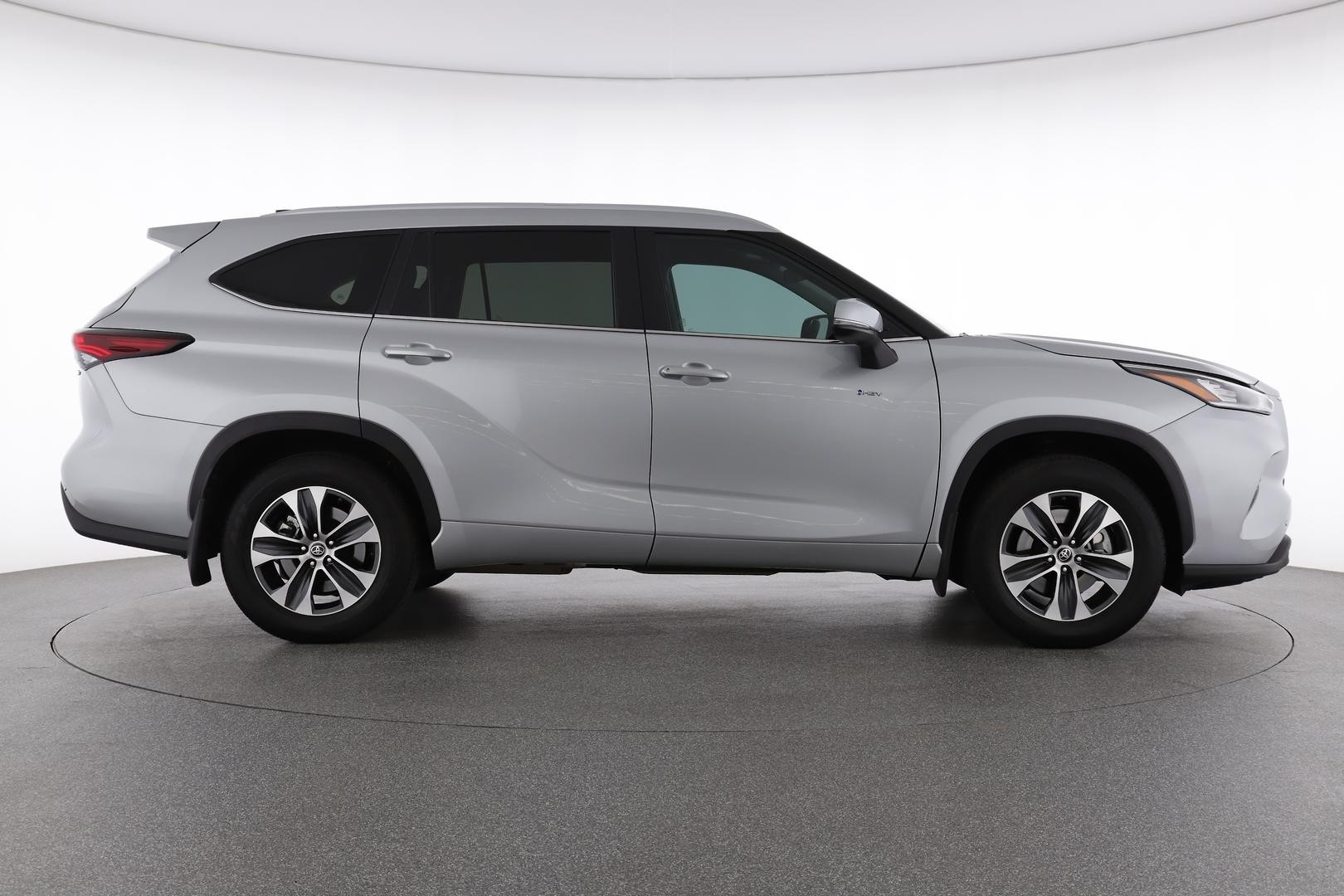 Toyota Kluger image 2
