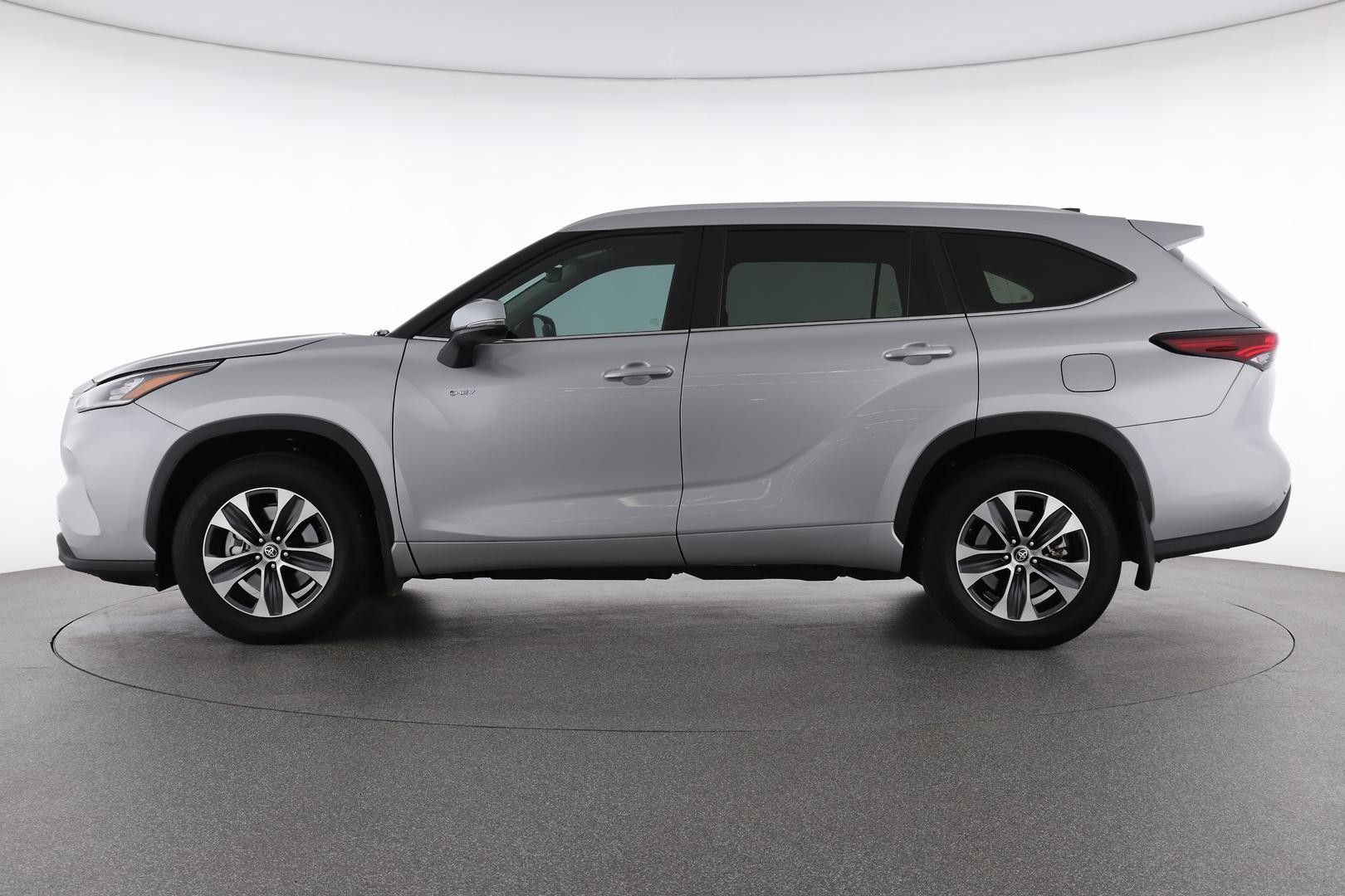Toyota Kluger image 3