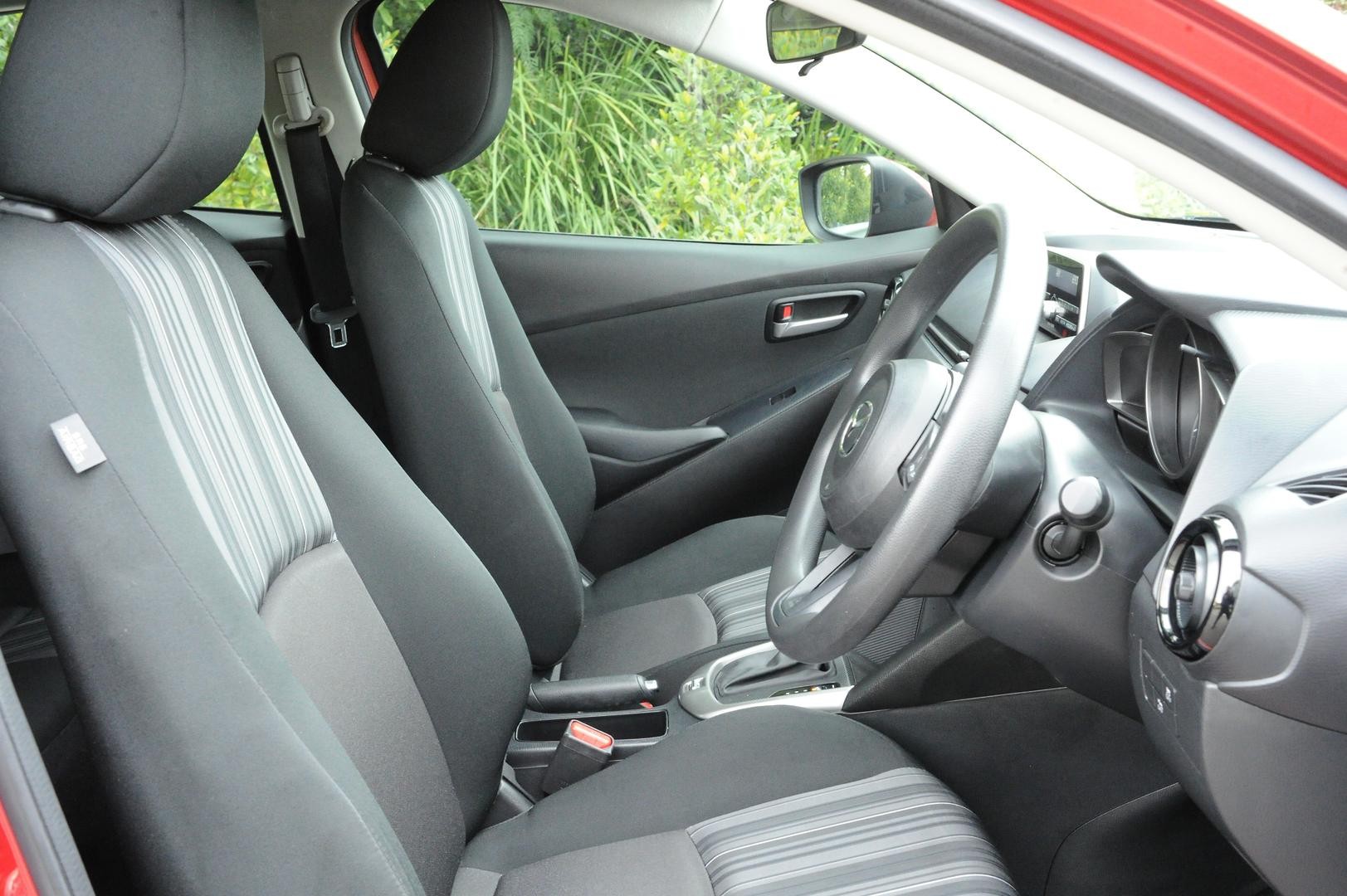 Mazda 2 image 2
