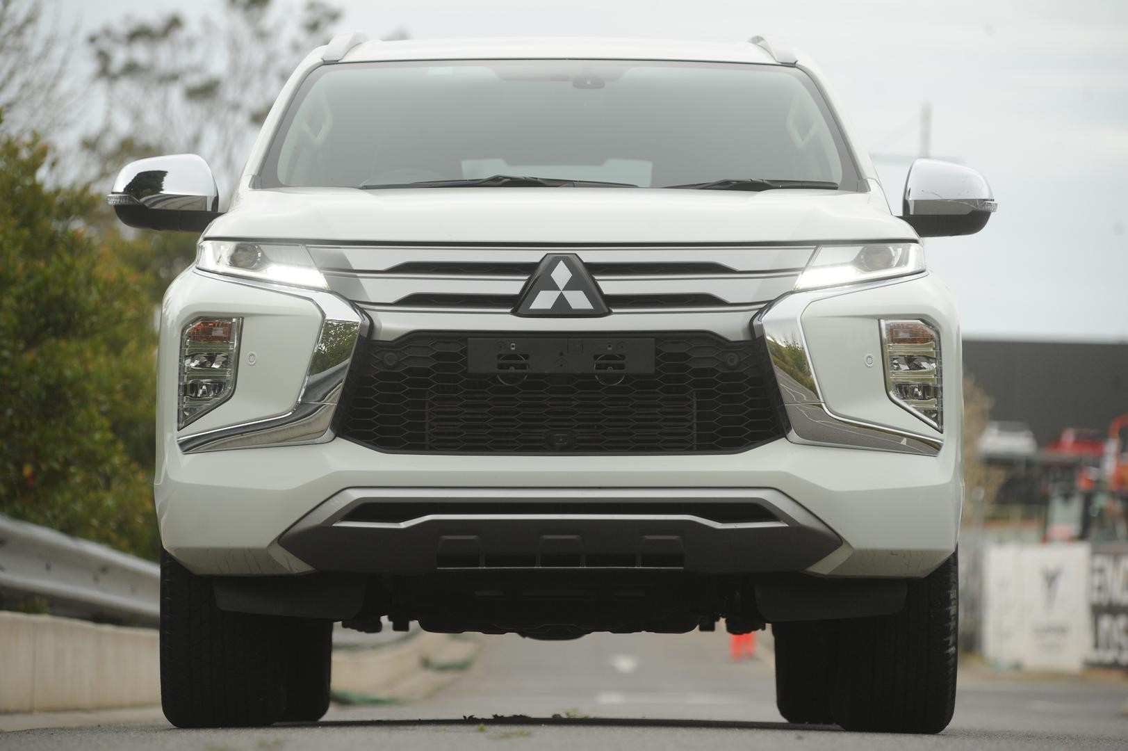 Mitsubishi Pajero Sport image 3