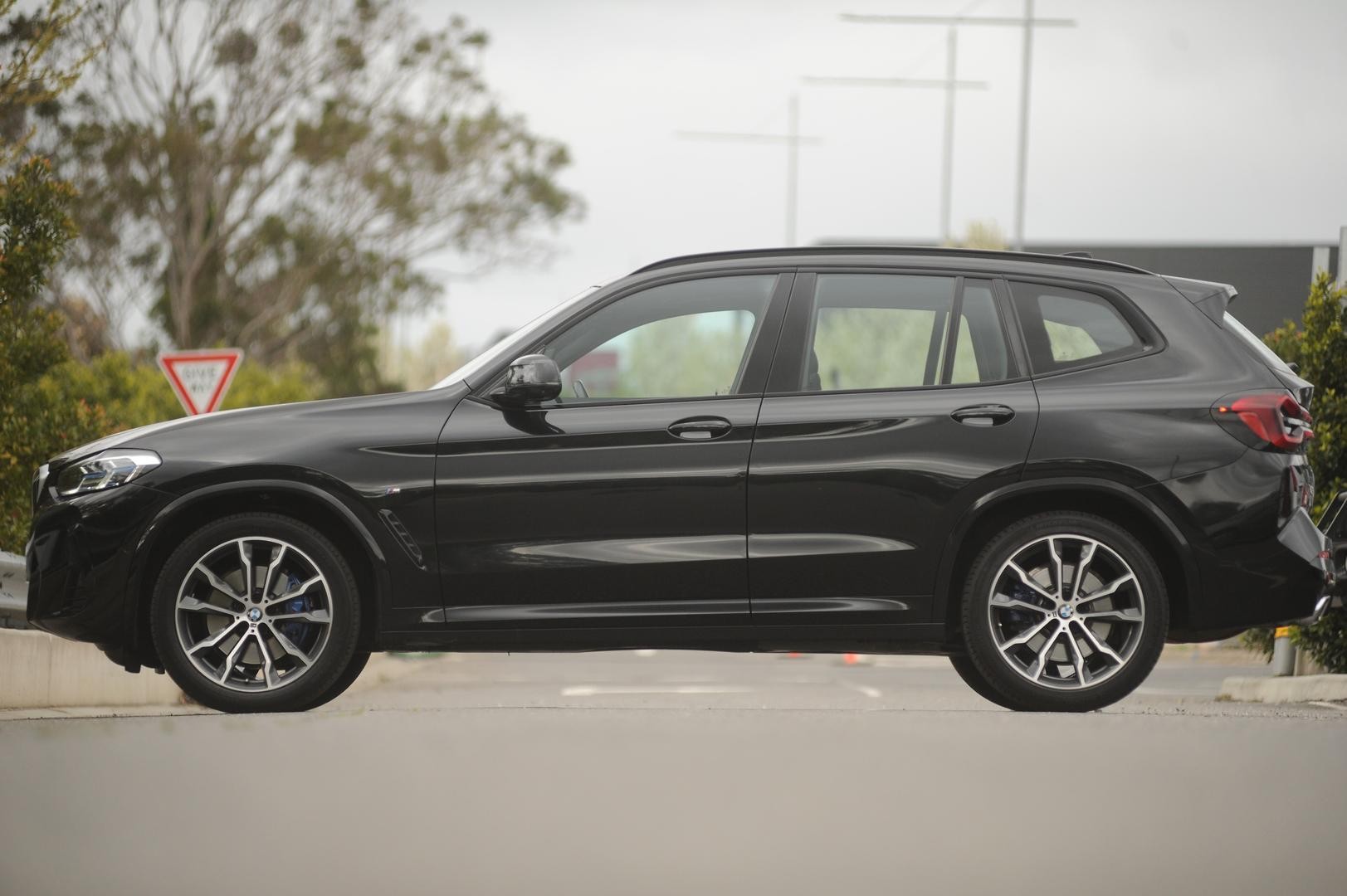 BMW X3 image 2