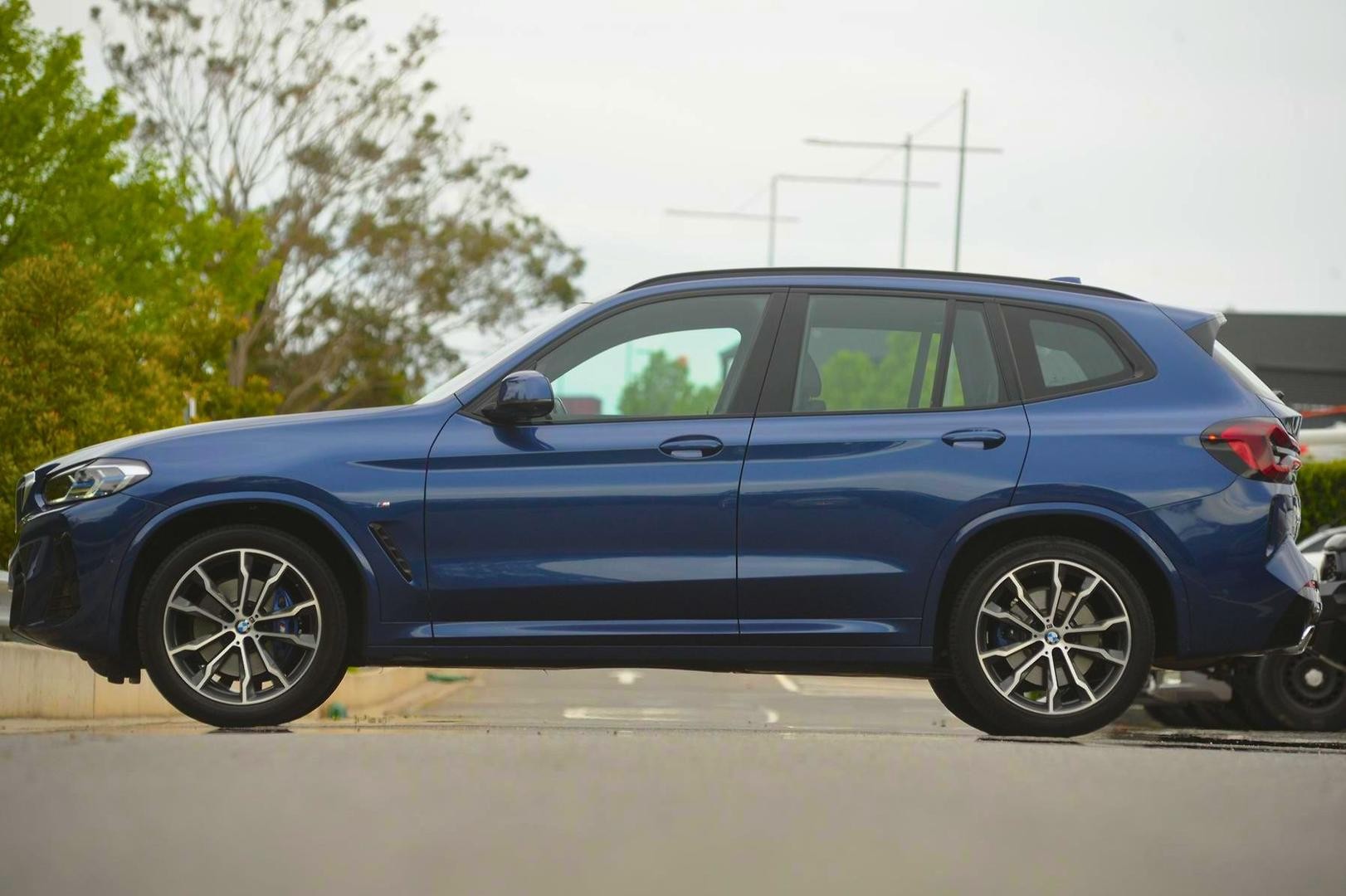 BMW X3 image 2