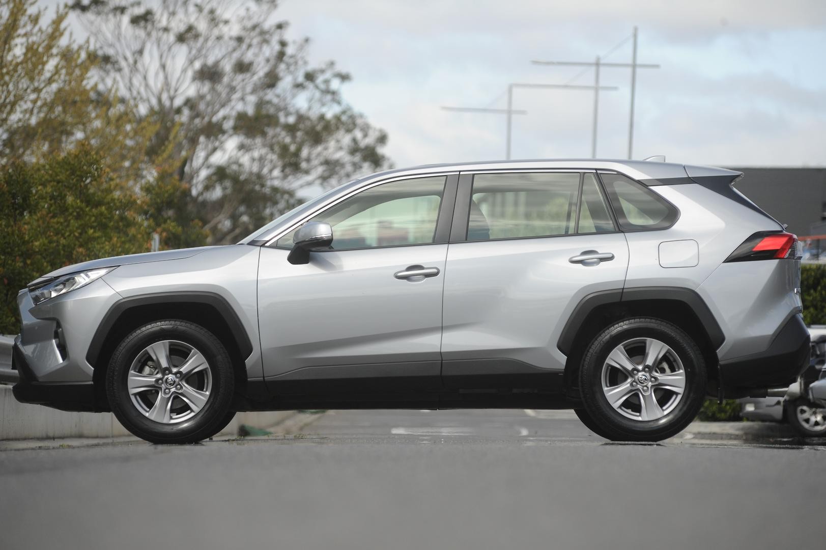 Toyota Rav4 image 2