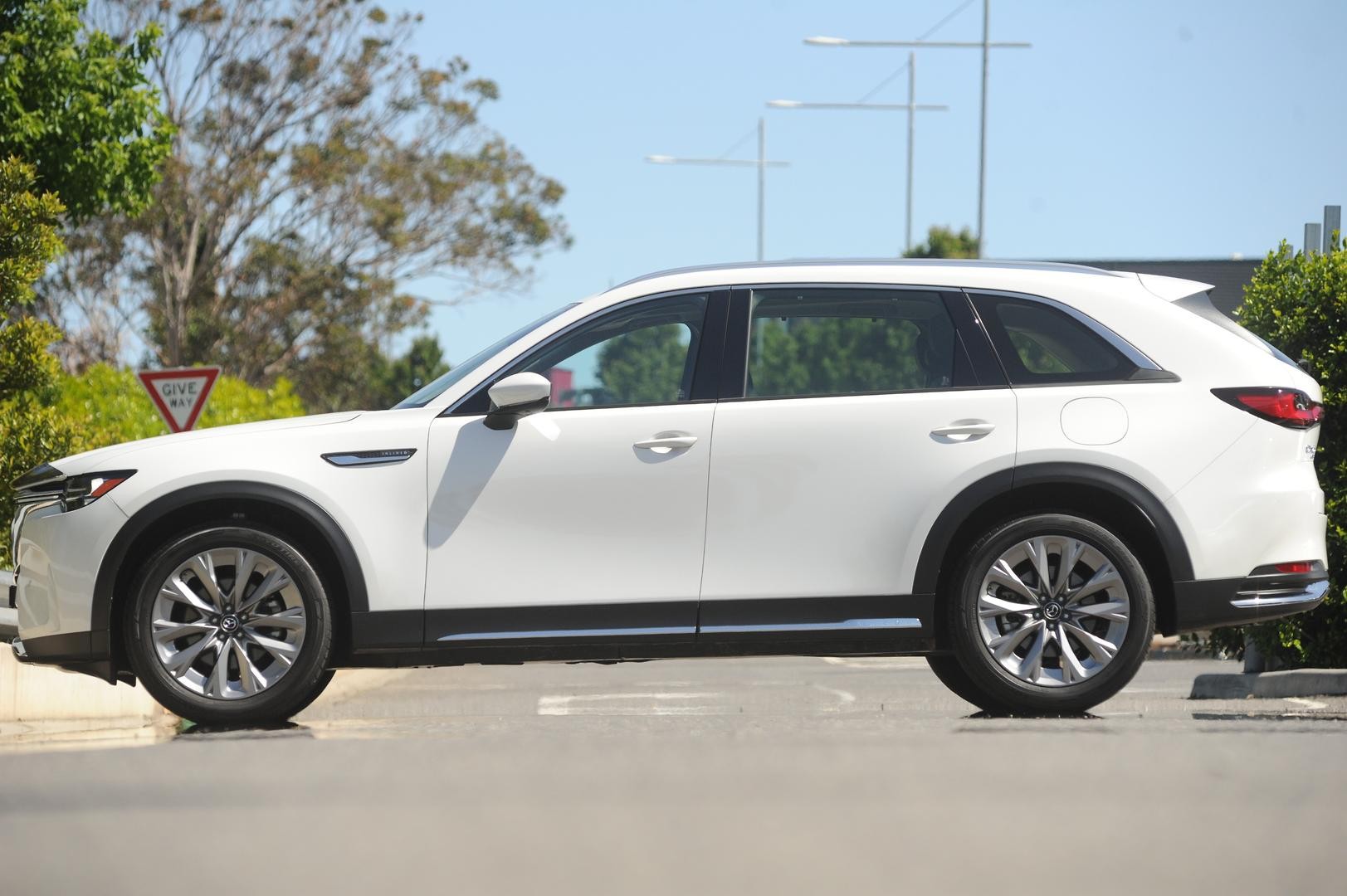 Mazda Cx-90 image 2