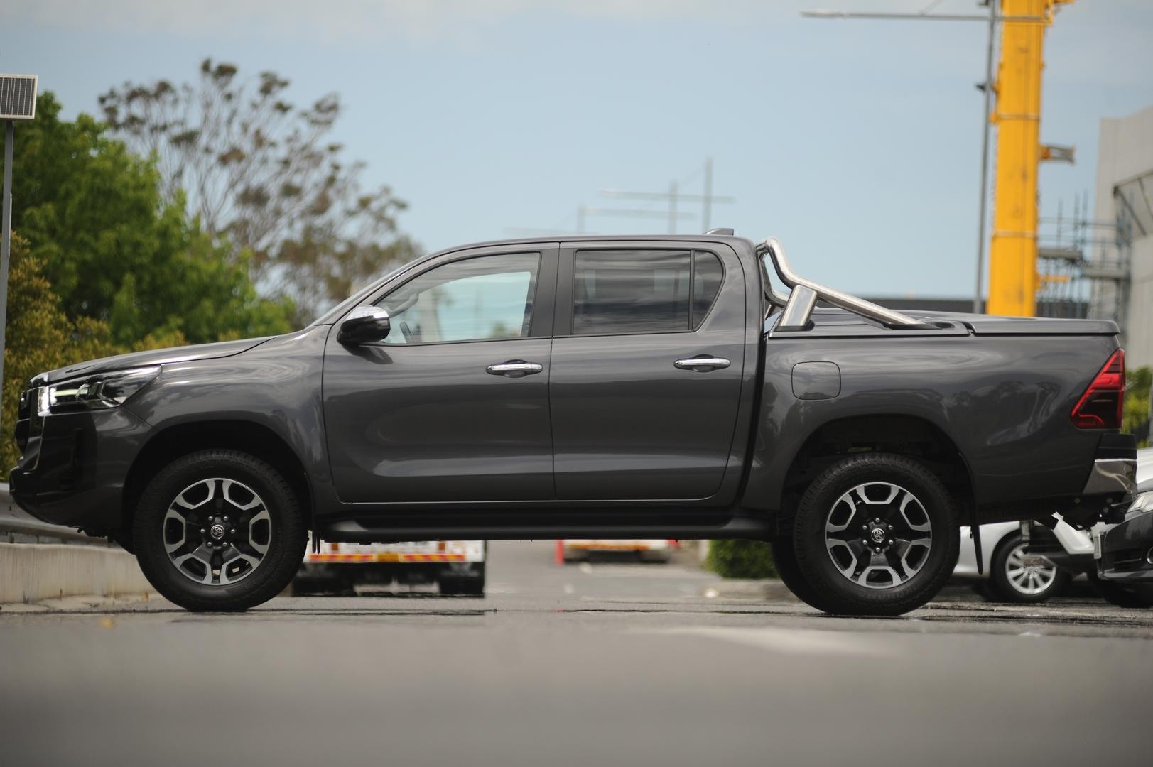 Toyota Hilux image 2