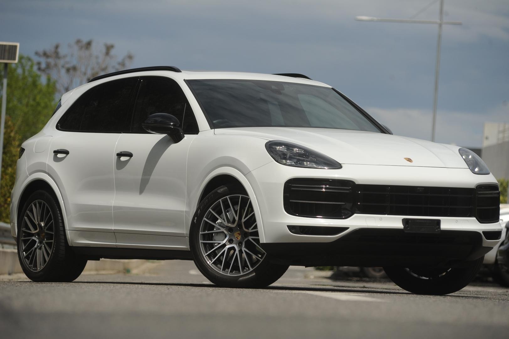 Porsche Cayenne image 1