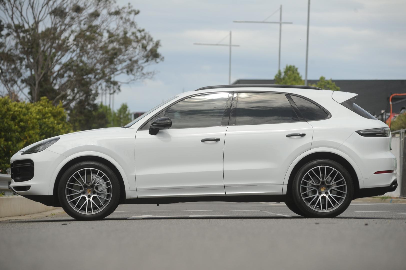 Porsche Cayenne image 2