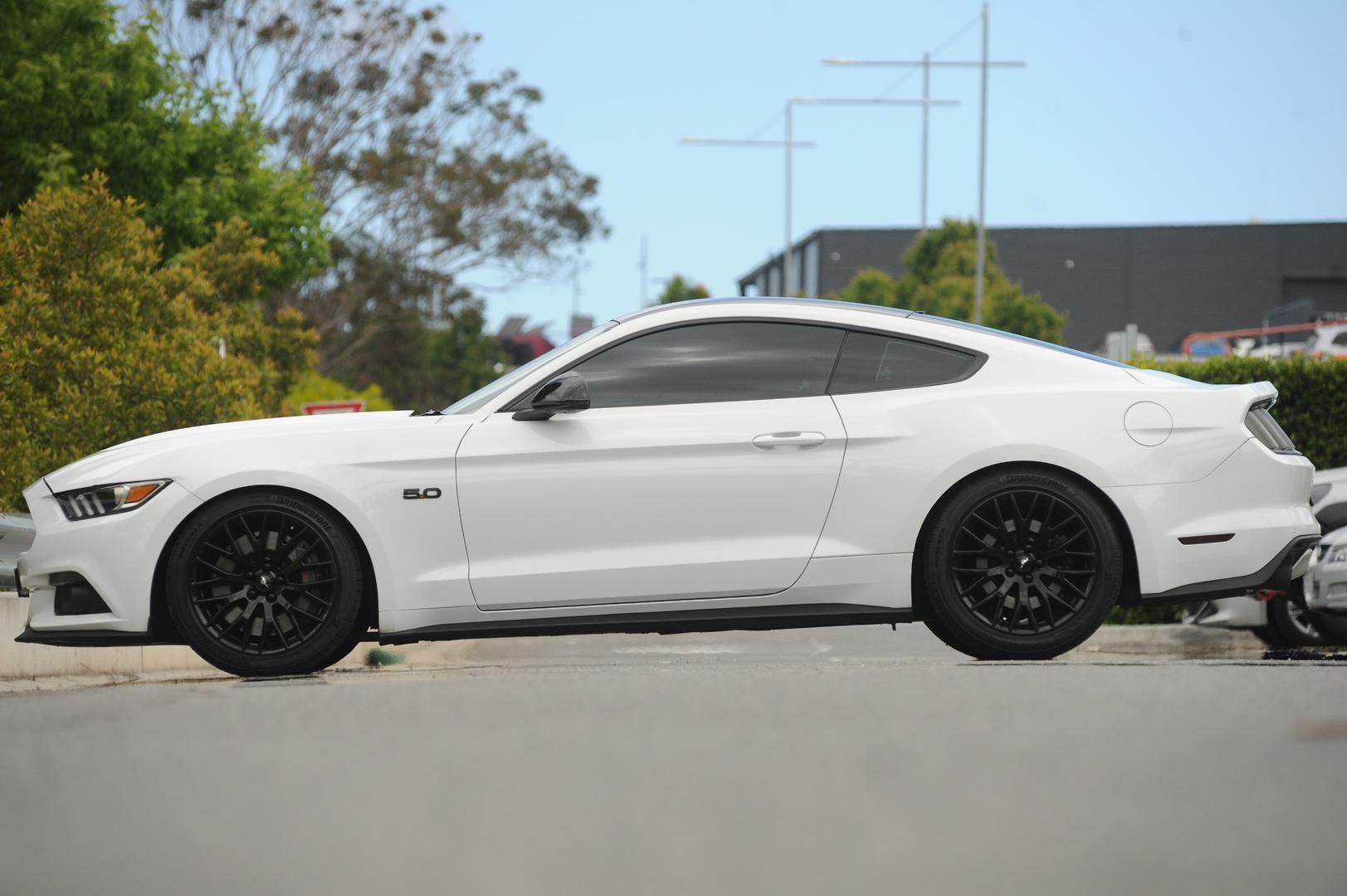 Ford Mustang image 2