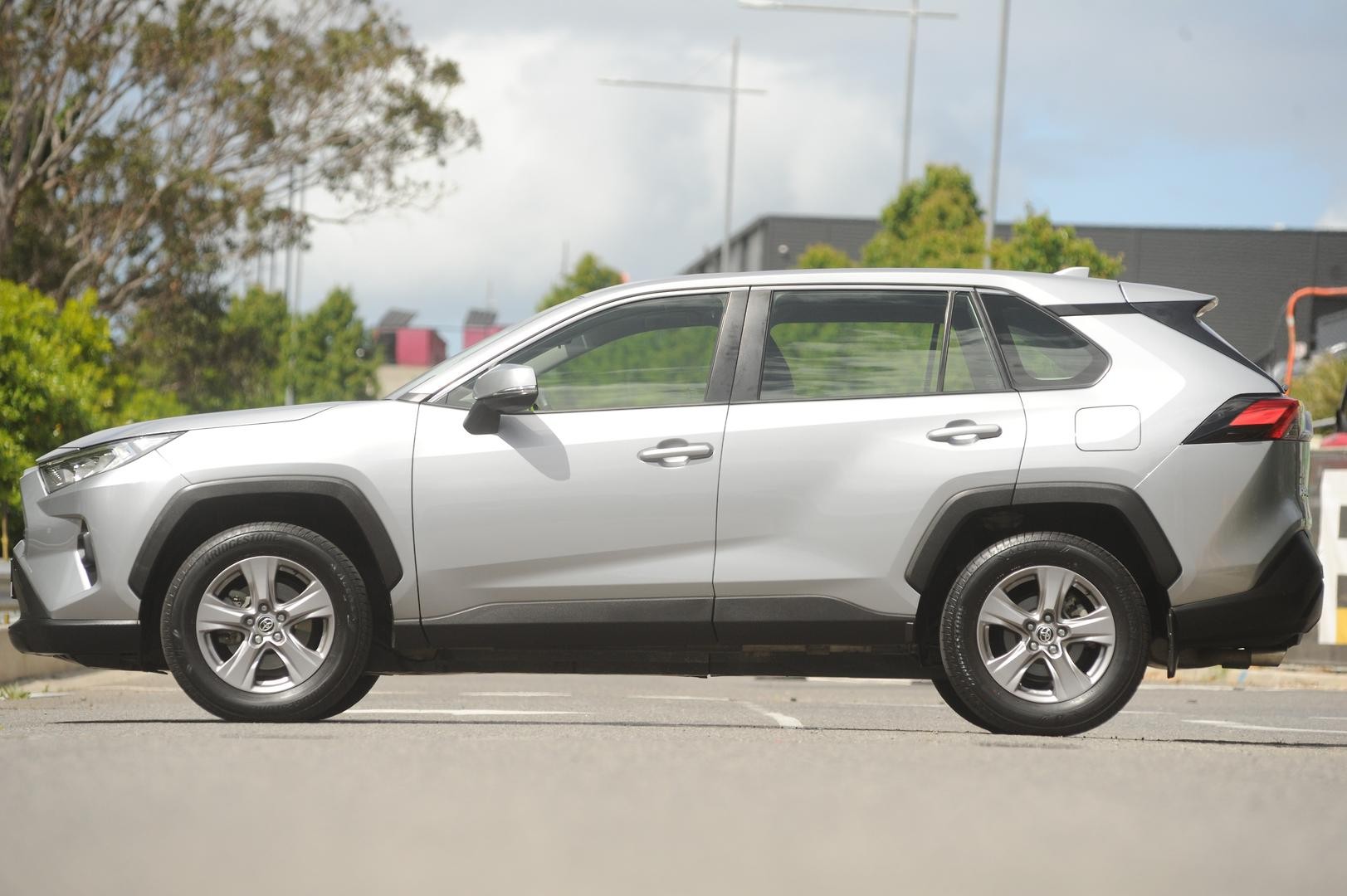 Toyota Rav4 image 2