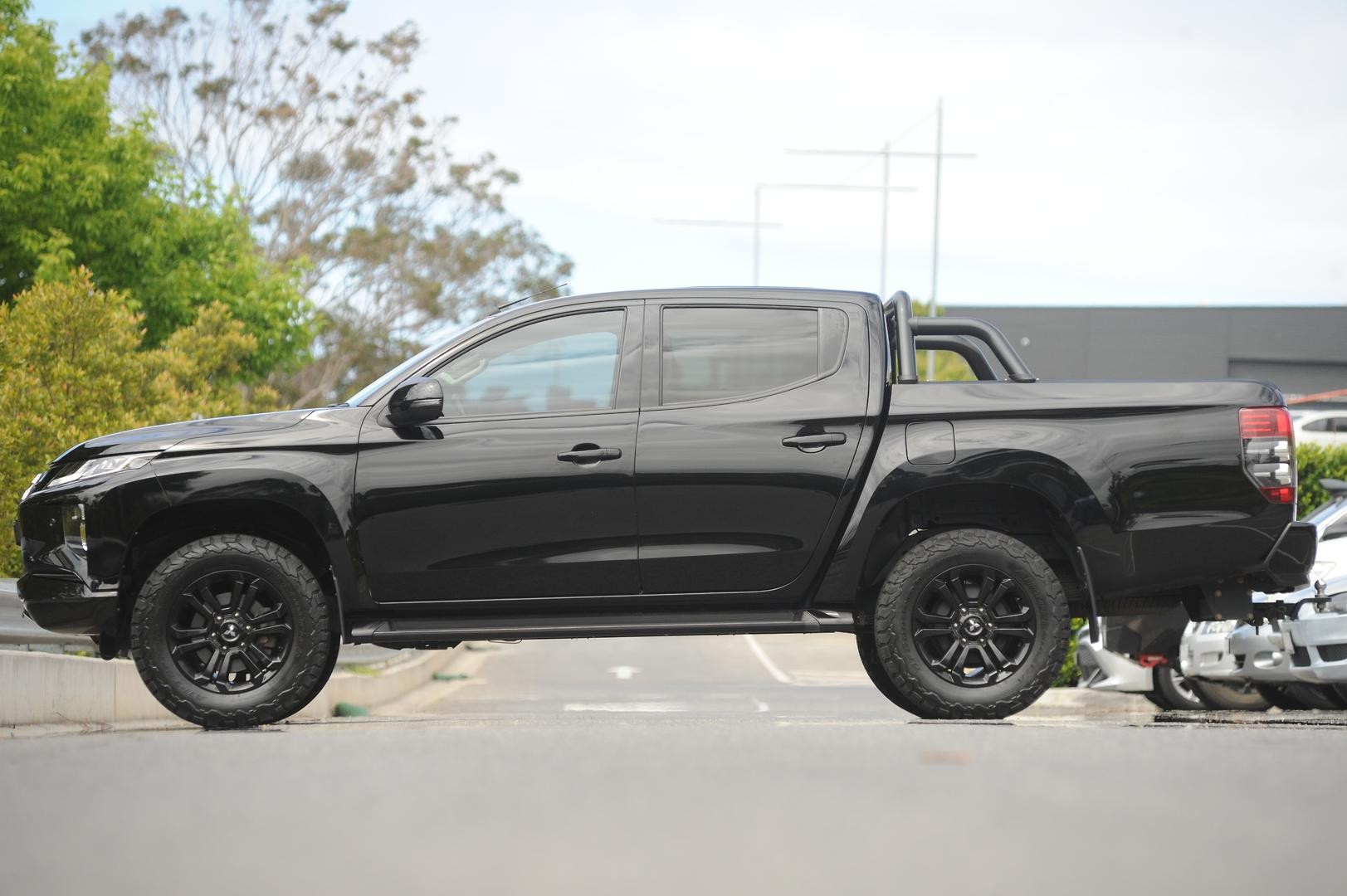 Mitsubishi Triton image 2