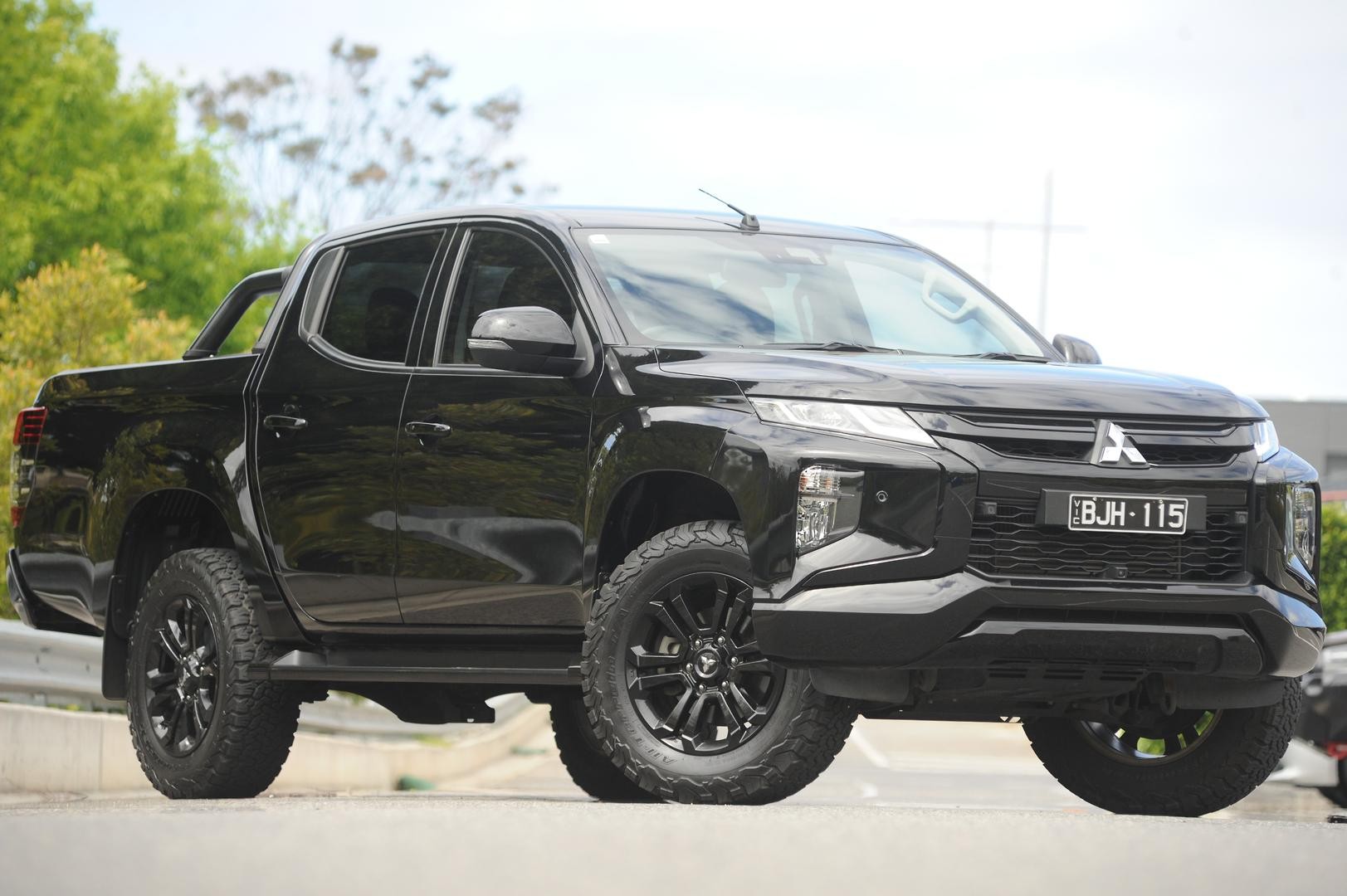 Mitsubishi Triton image 1