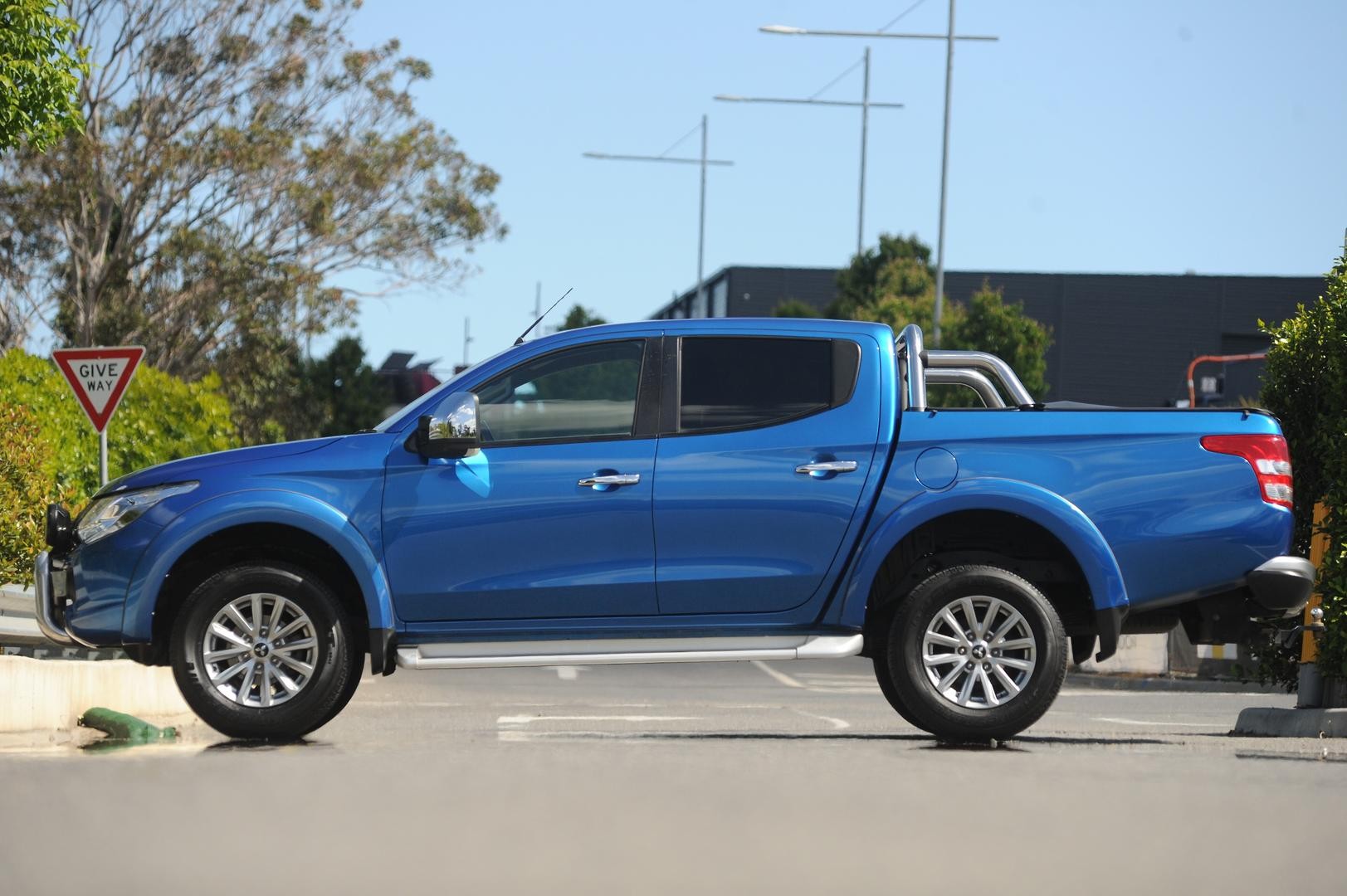 Mitsubishi Triton image 2