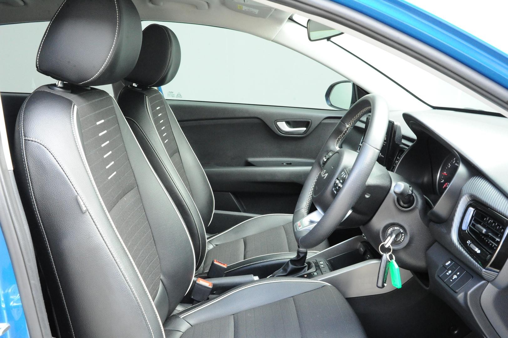 Kia Rio image 3