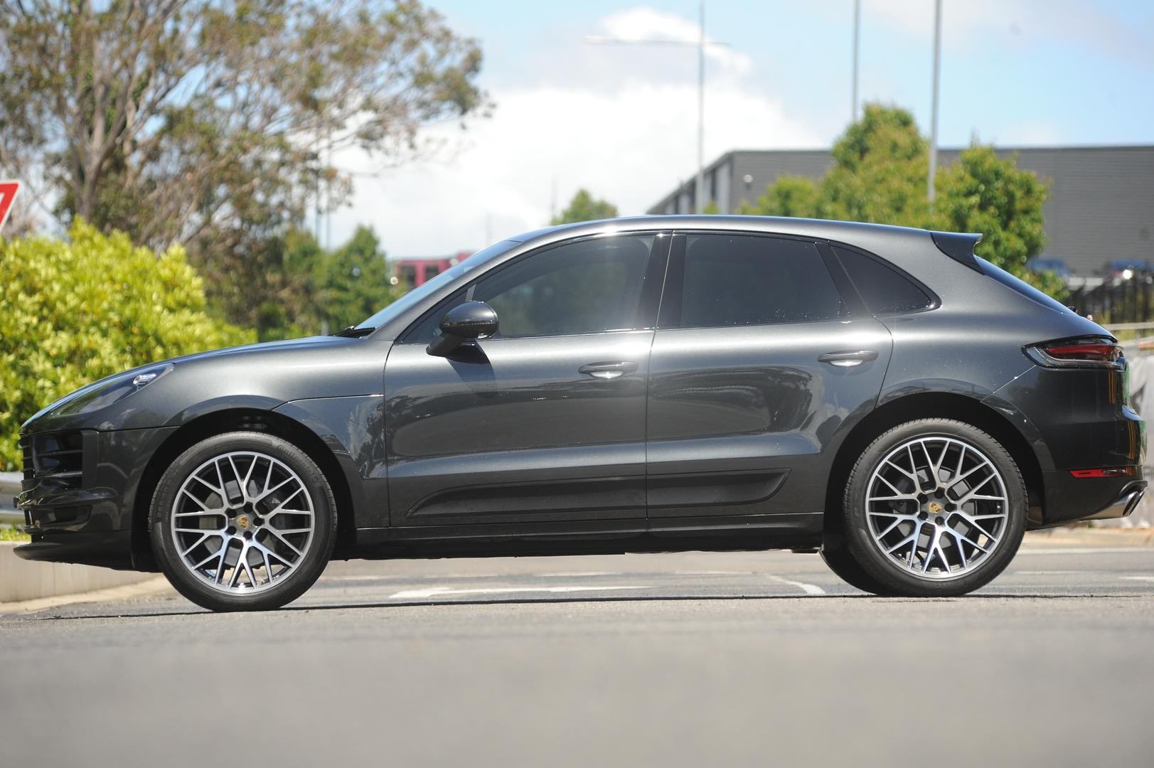 Porsche Macan image 2