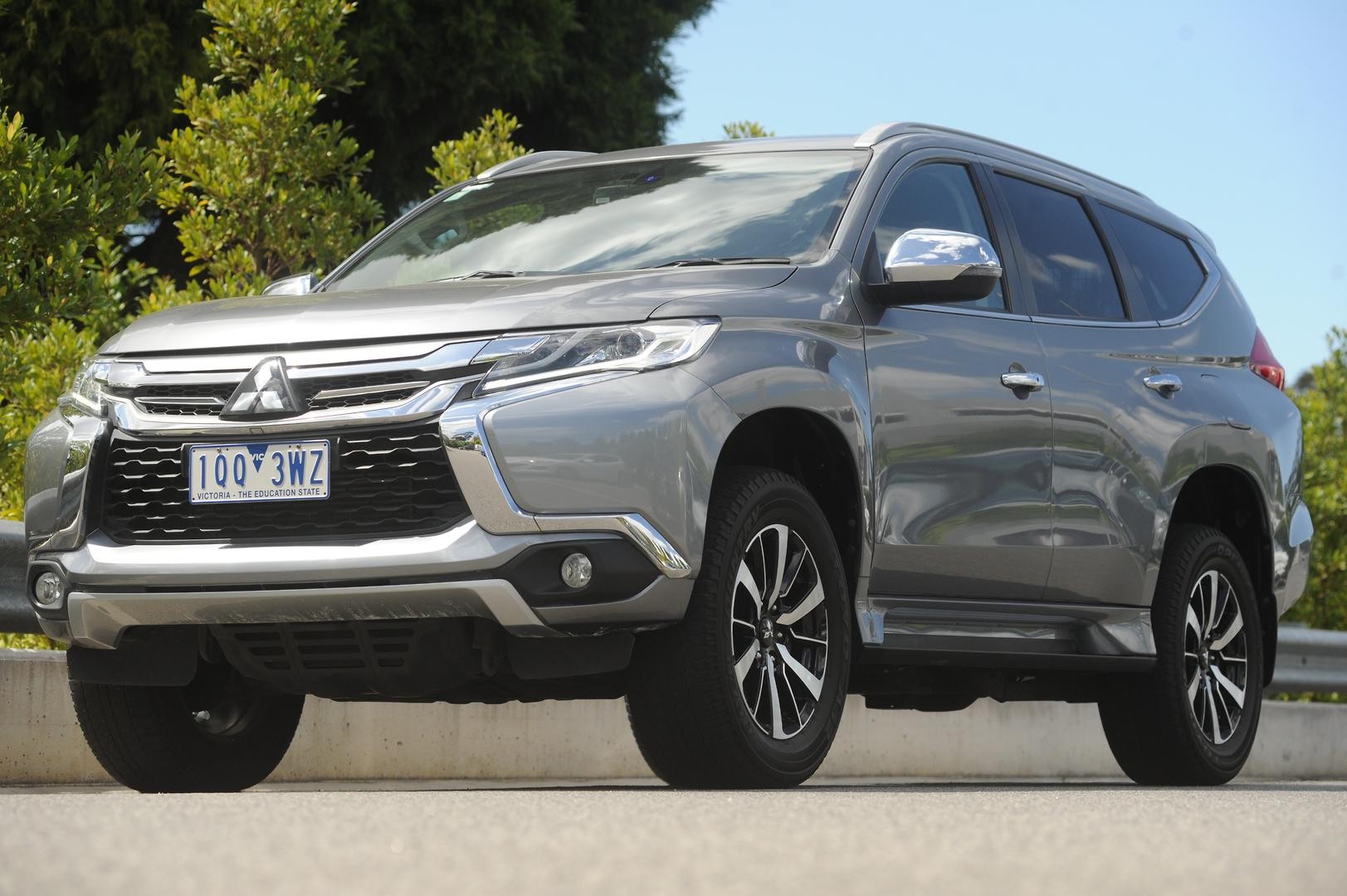 Mitsubishi Pajero Sport image 3