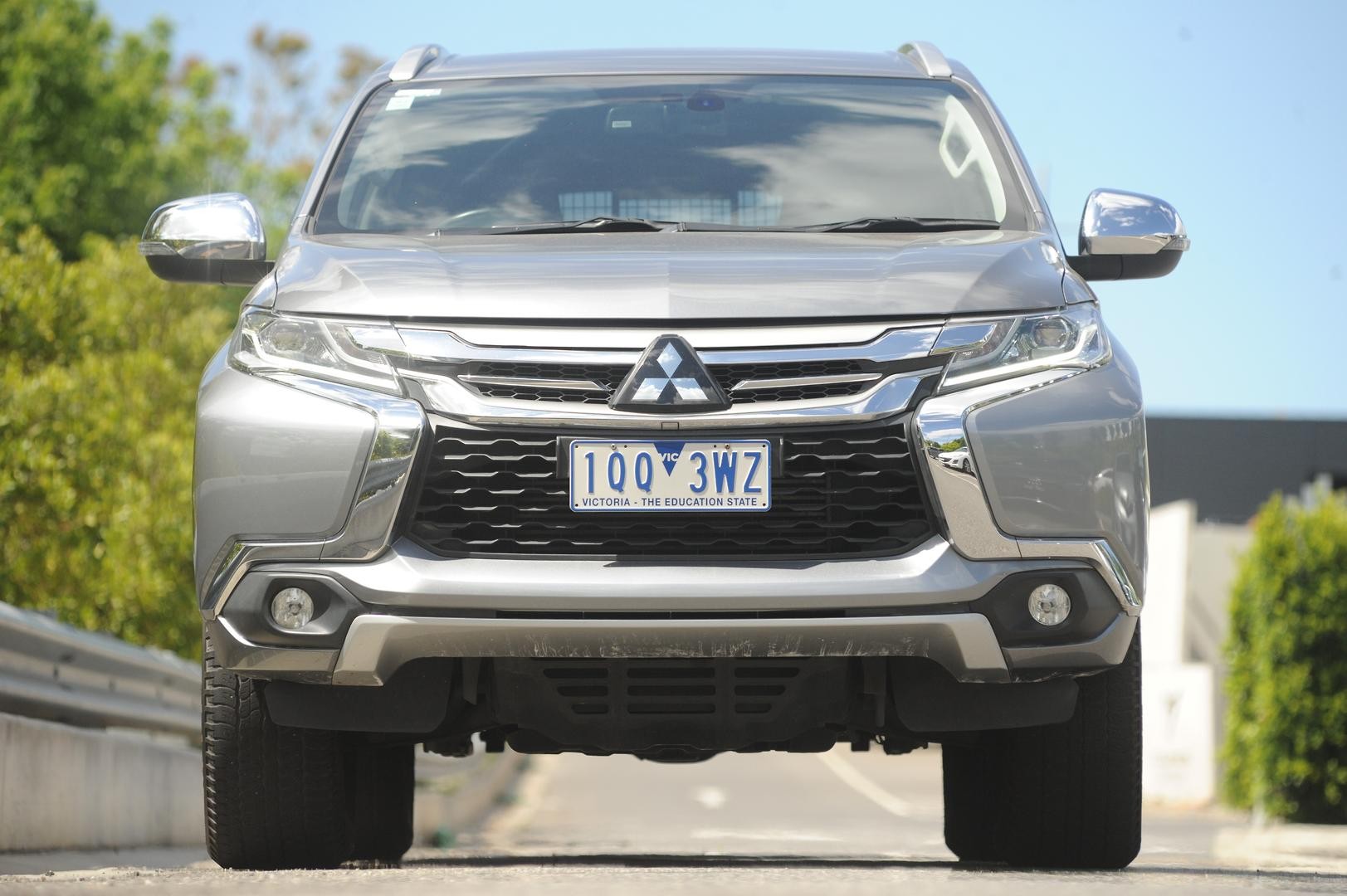 Mitsubishi Pajero Sport image 2