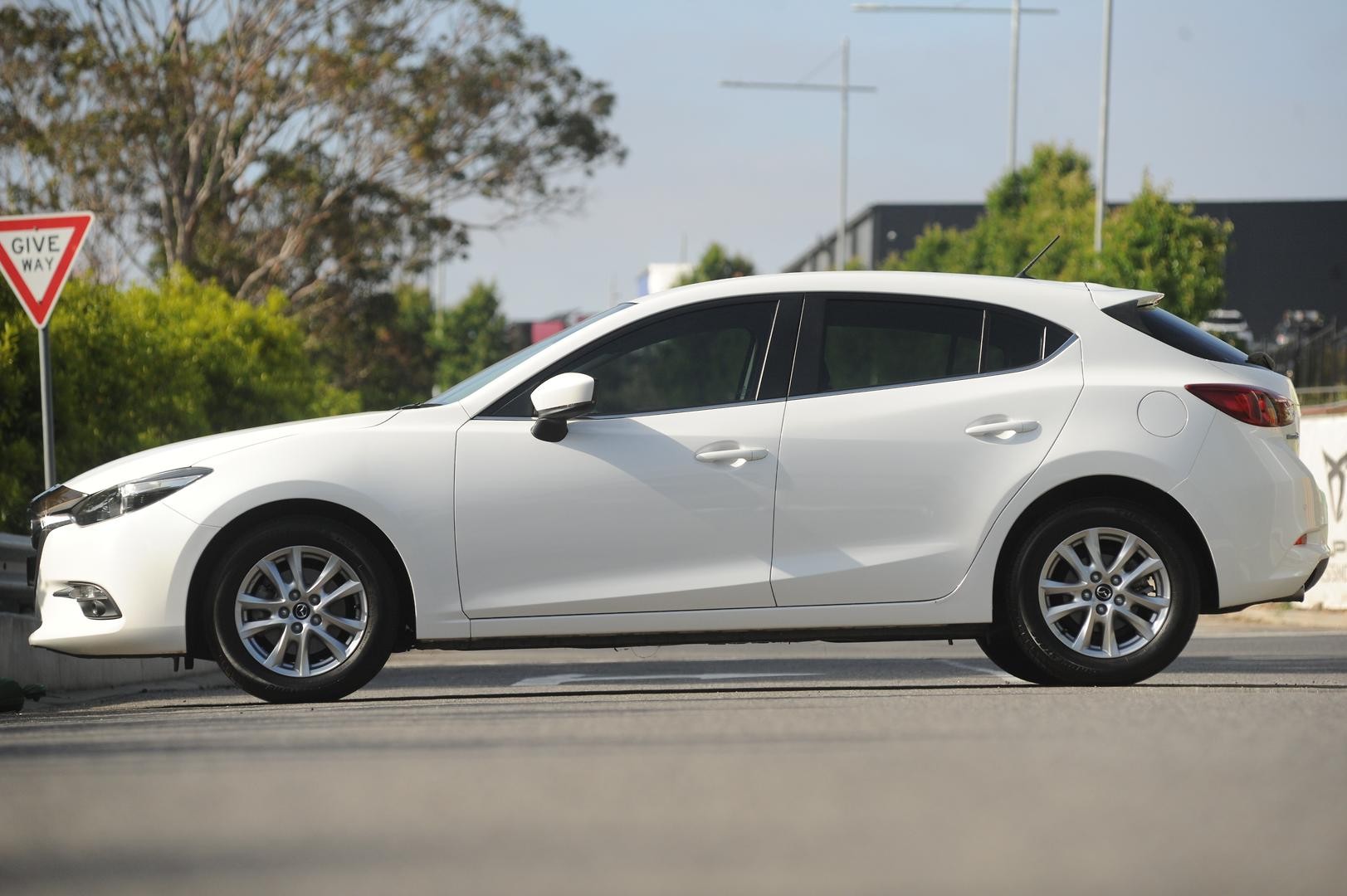 Mazda 3 image 2