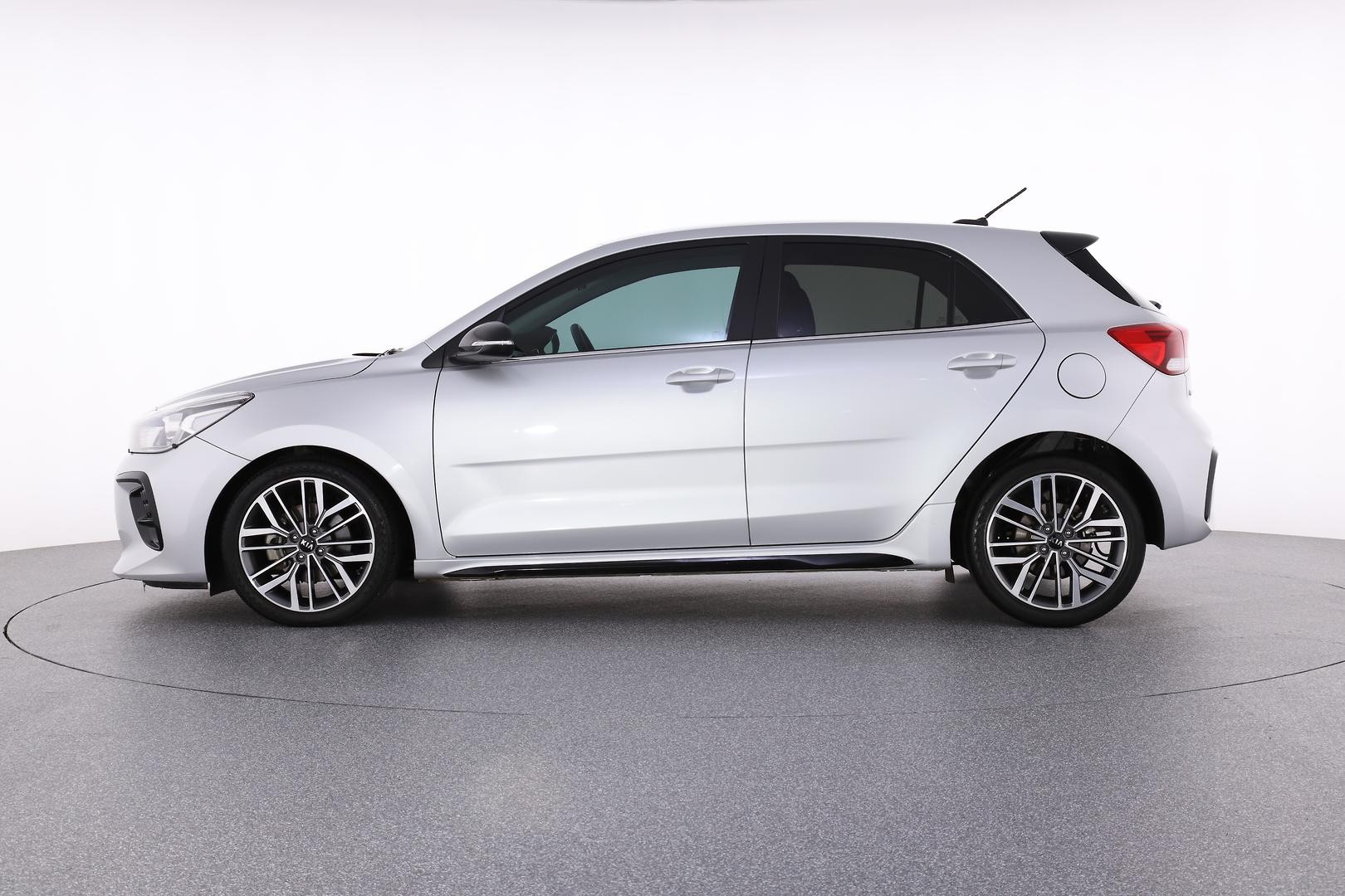 Kia Rio image 3