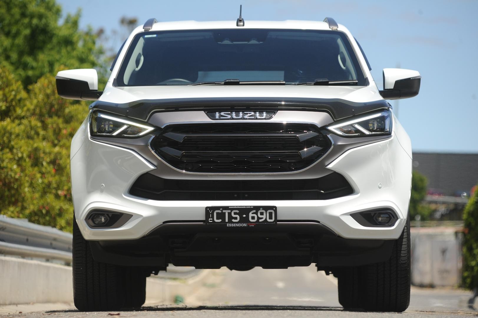 Isuzu Mu-x image 3