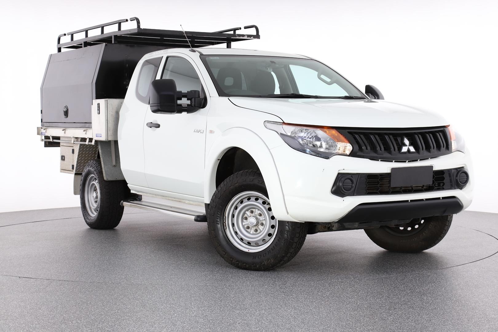 Mitsubishi Triton image 1