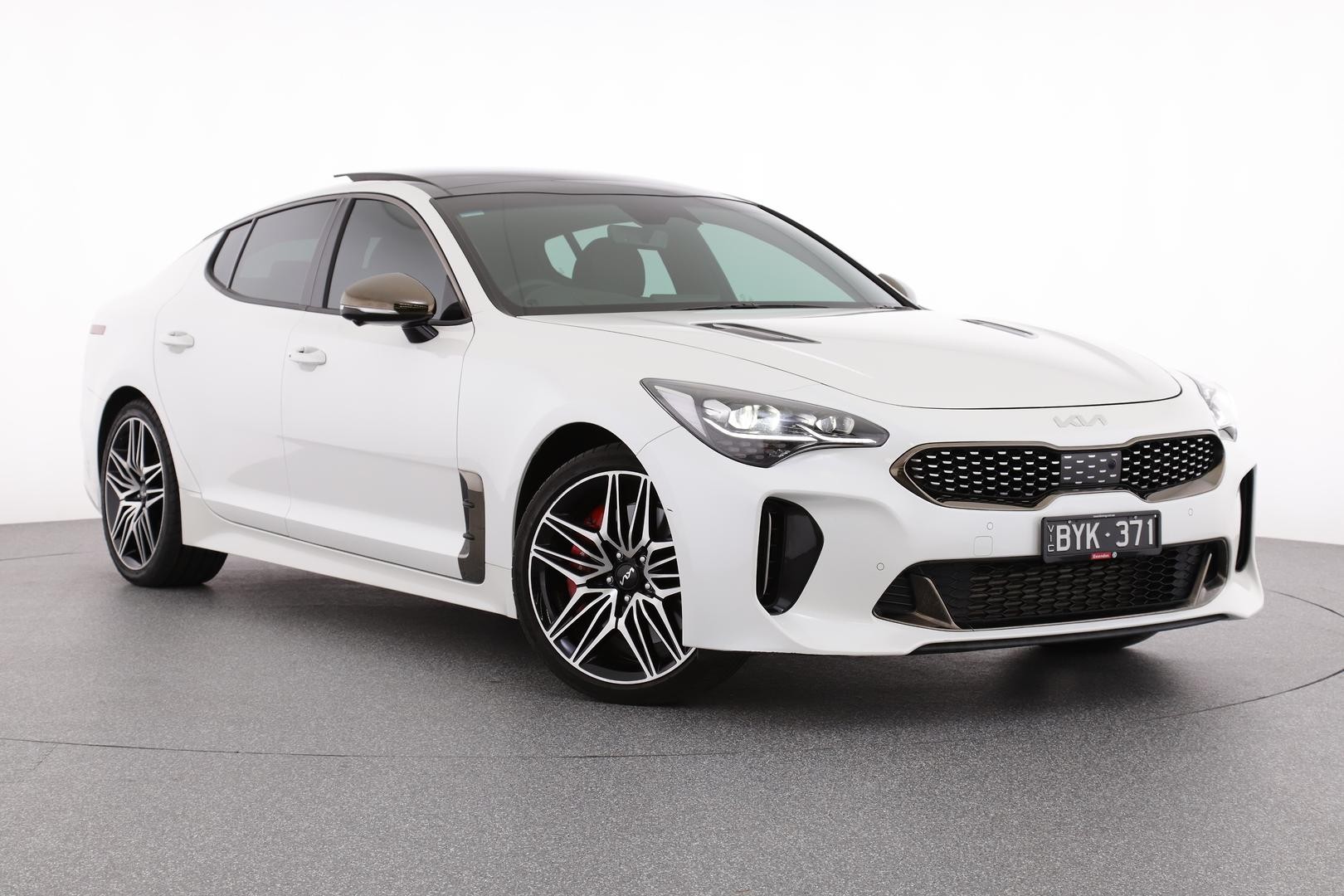 Kia Stinger image 1