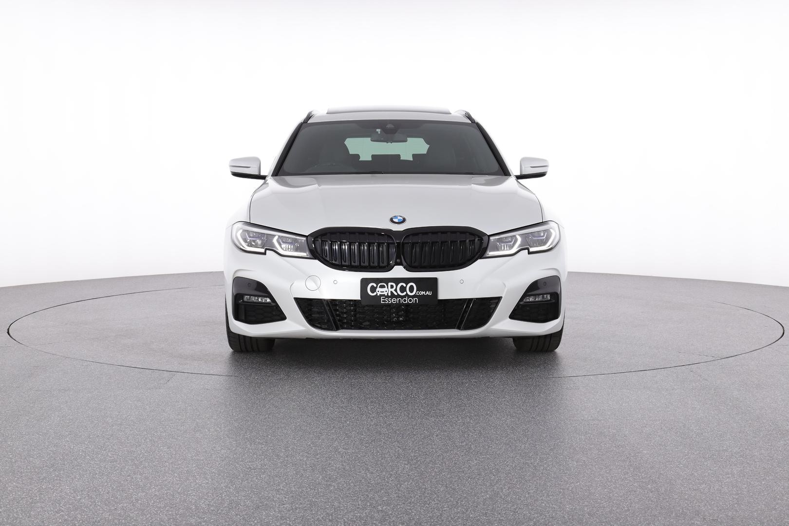 BMW 3 Series image 2