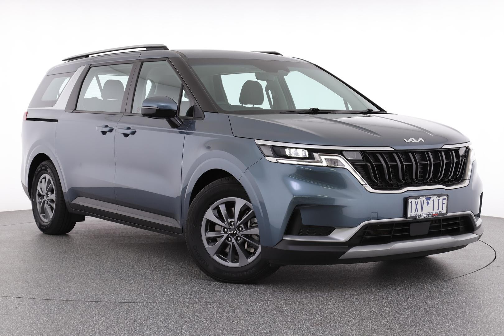 Kia Carnival image 1
