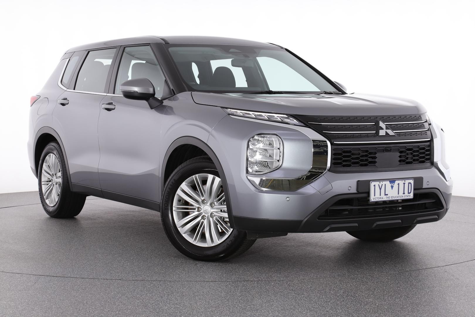 Mitsubishi Outlander image 1