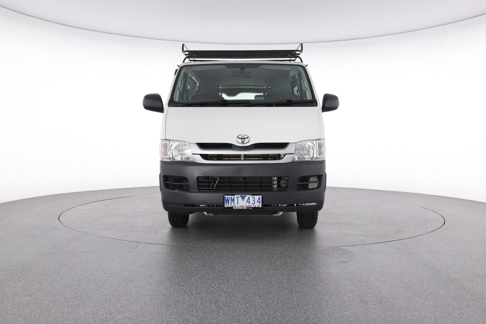 Toyota Hiace image 2