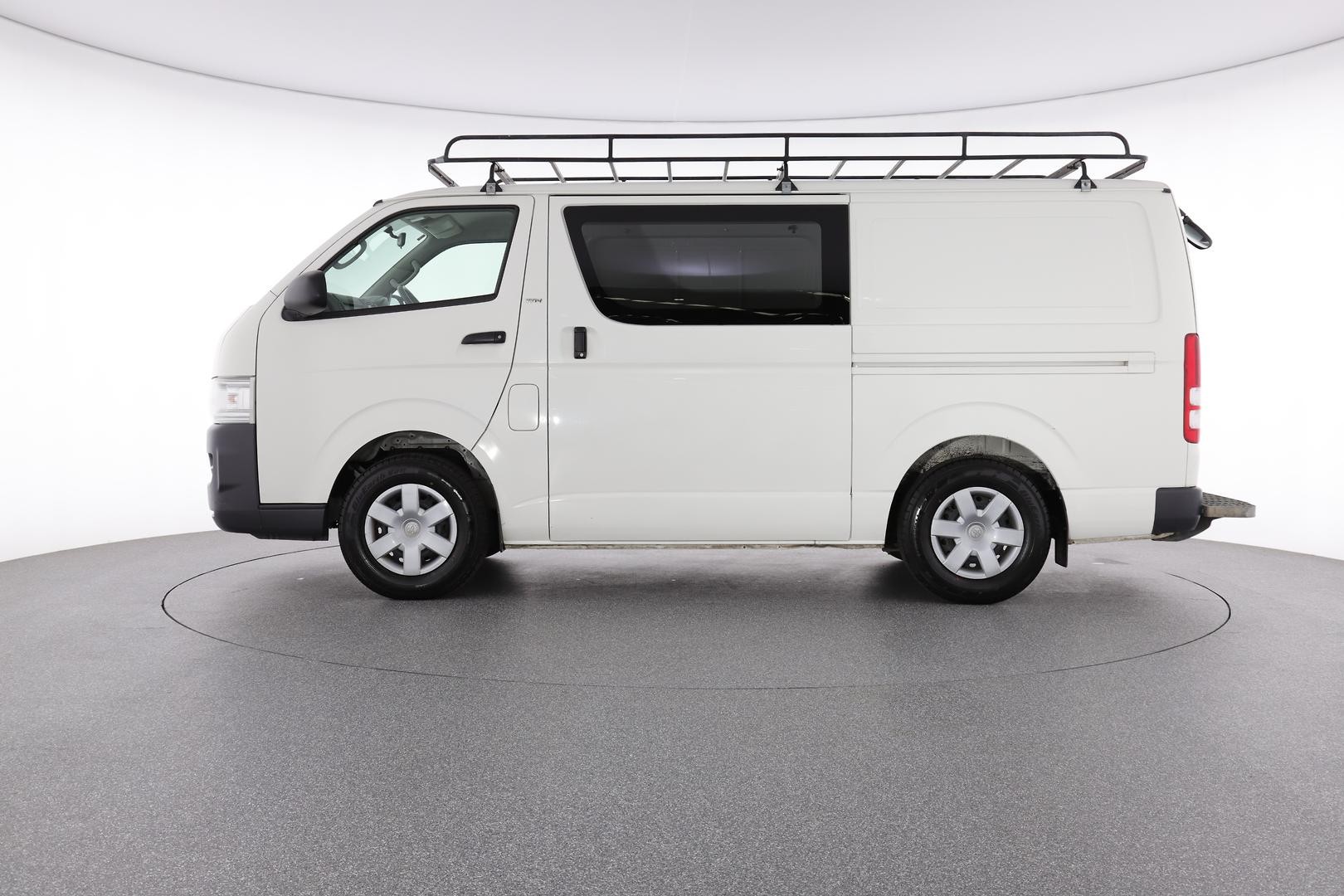 Toyota Hiace image 3