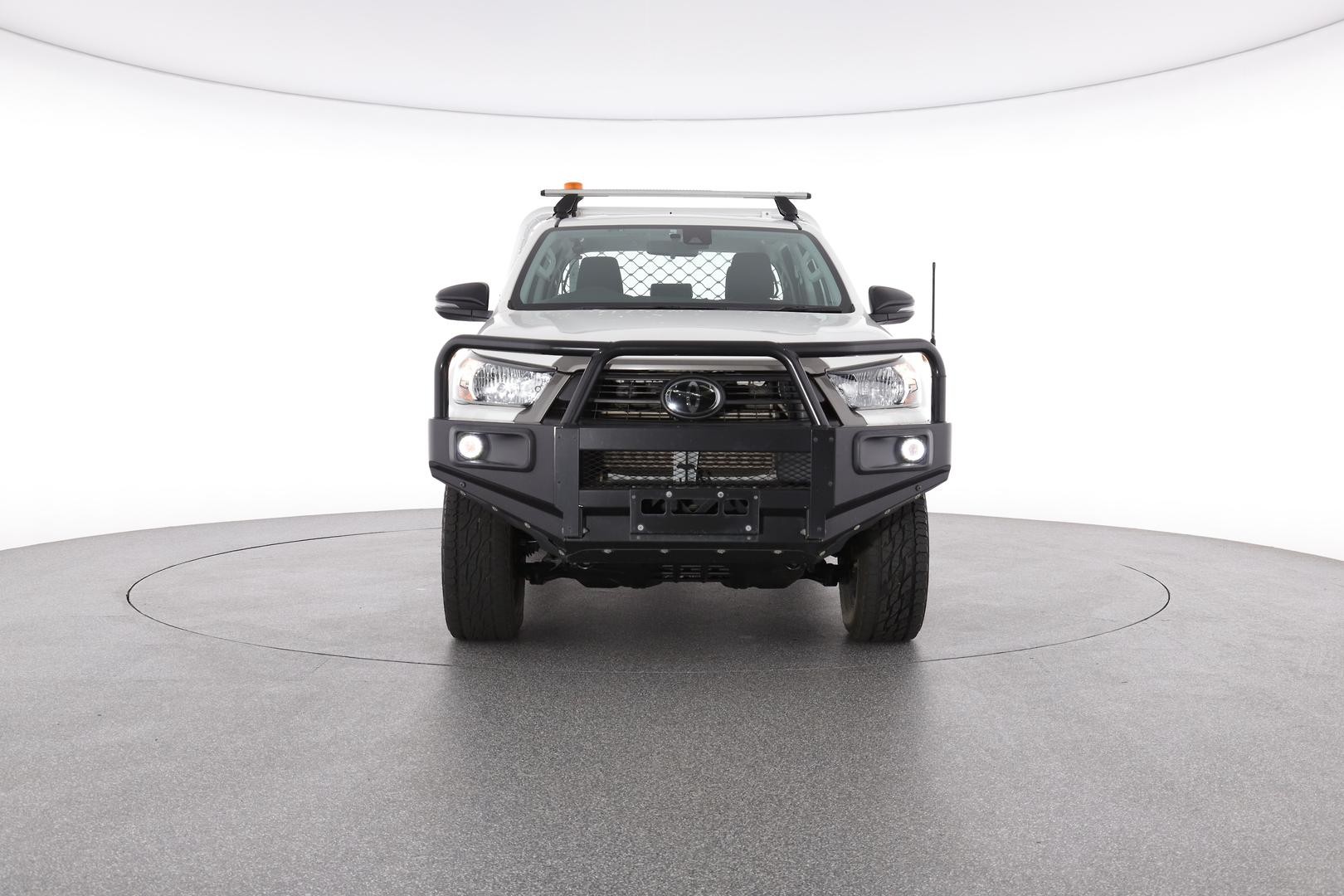 Toyota Hilux image 2