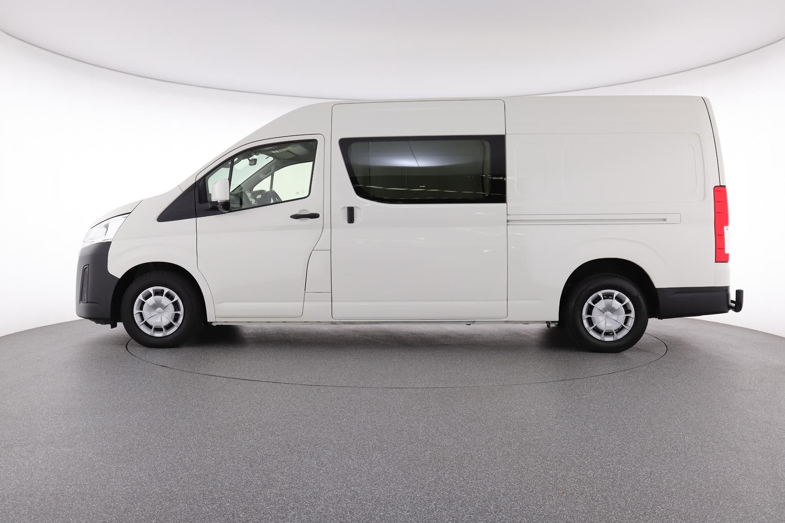 Toyota Hiace image 3