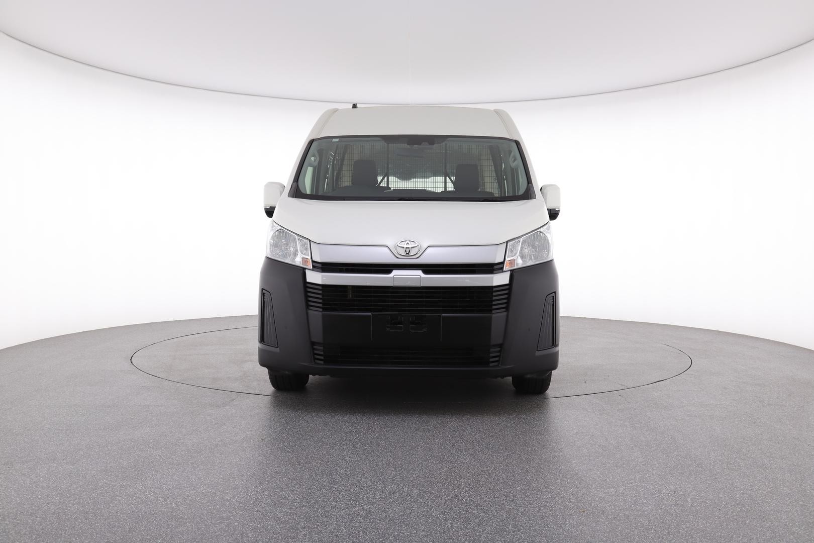 Toyota Hiace image 2
