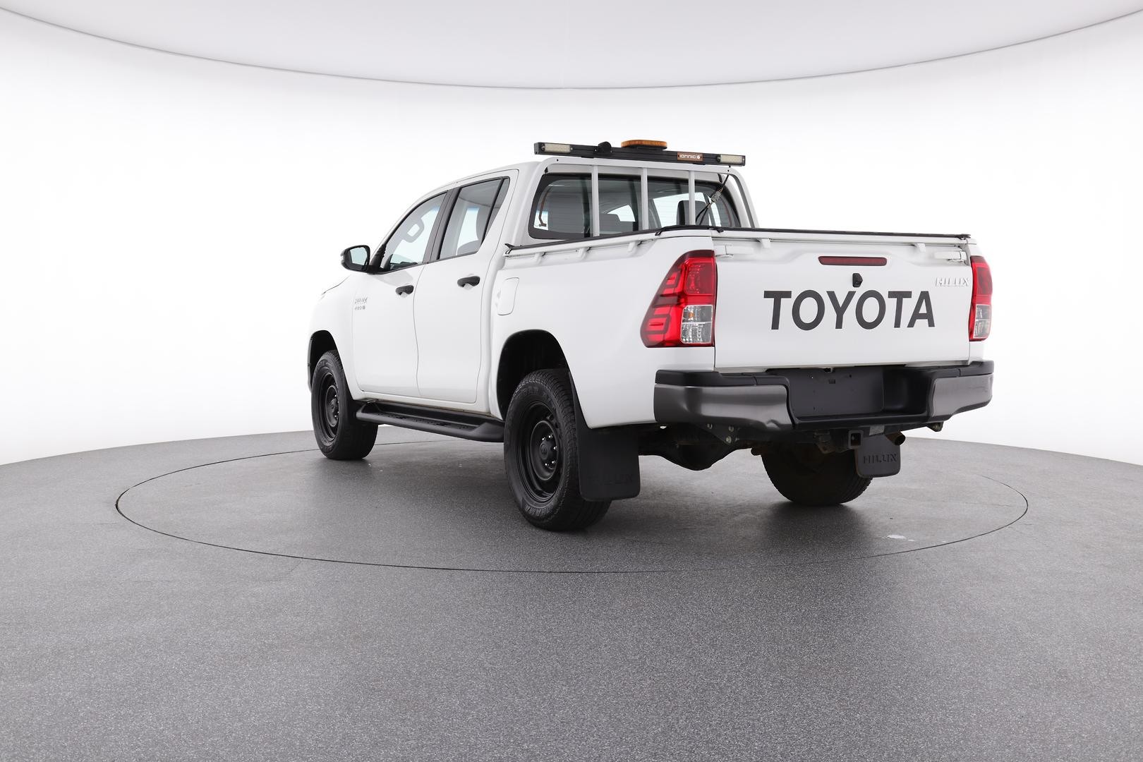 Toyota Hilux image 4