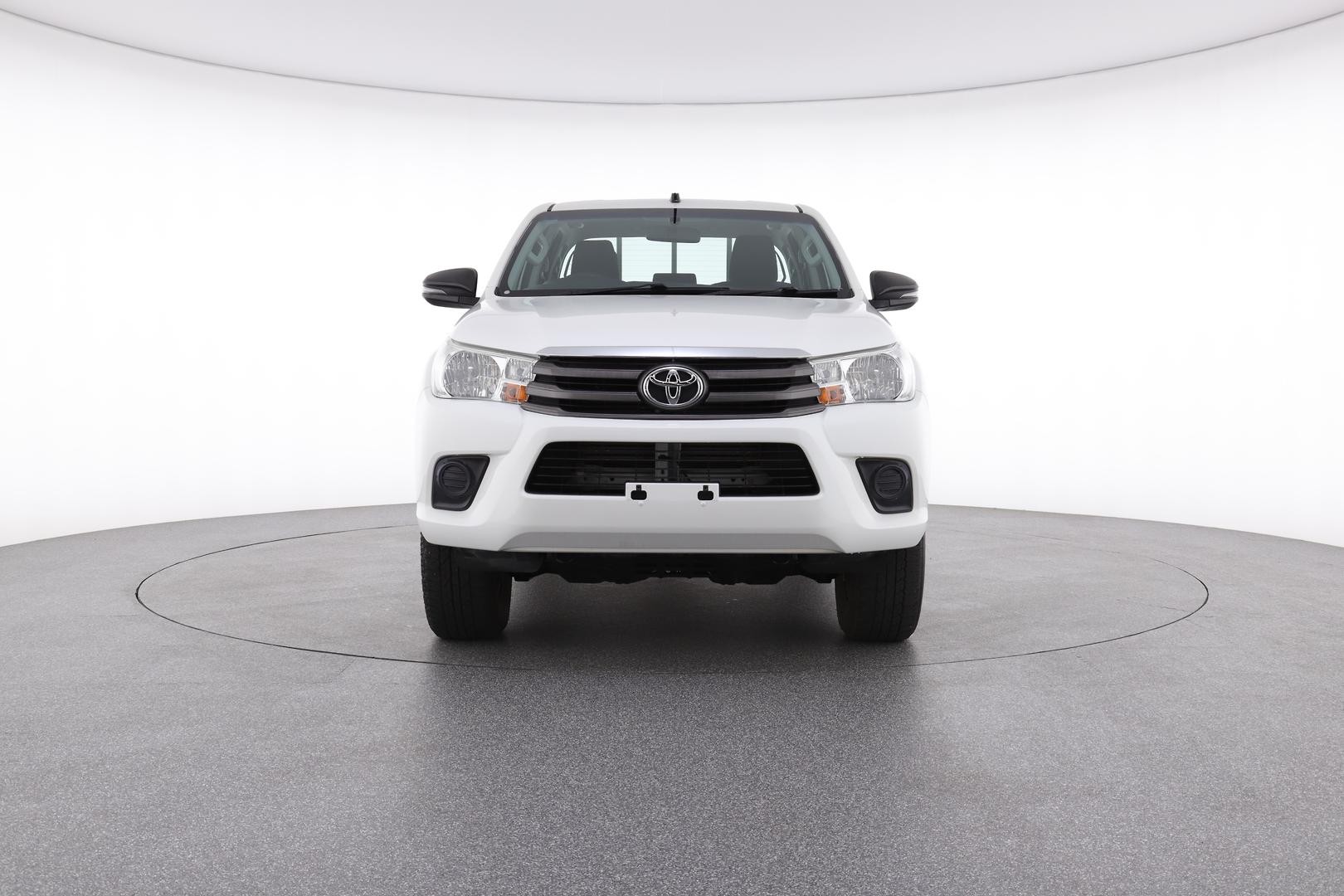 Toyota Hilux image 2