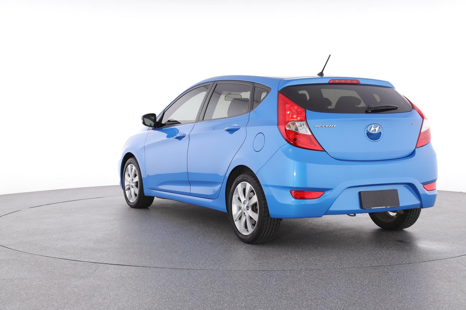 Hyundai Accent image 4