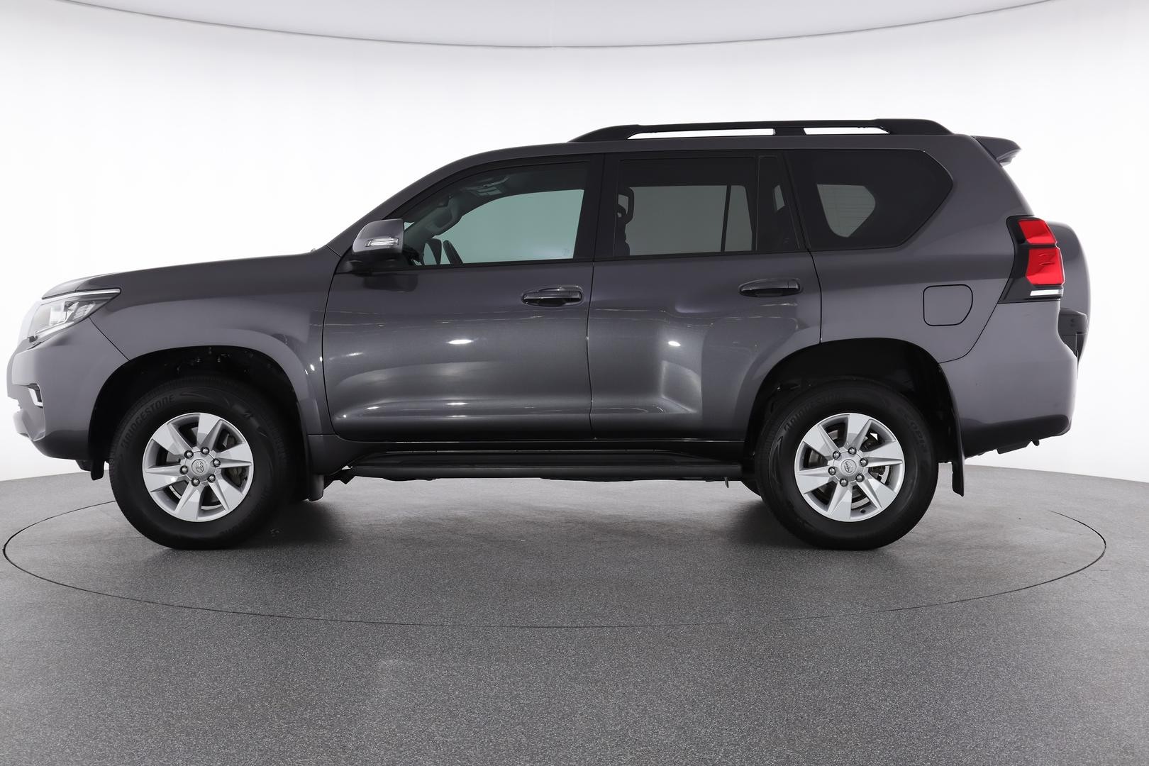 Toyota Landcruiser Prado image 3