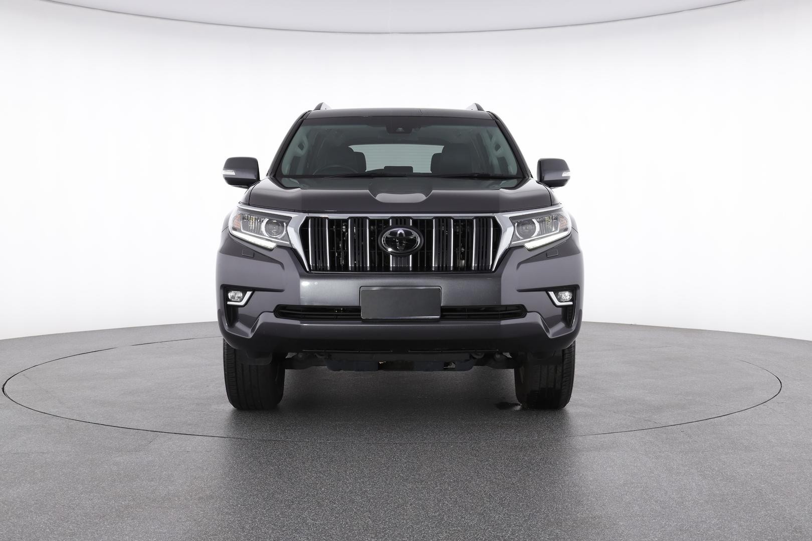 Toyota Landcruiser Prado image 2