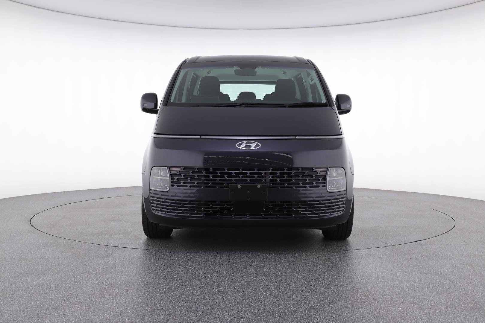 Hyundai Staria image 2