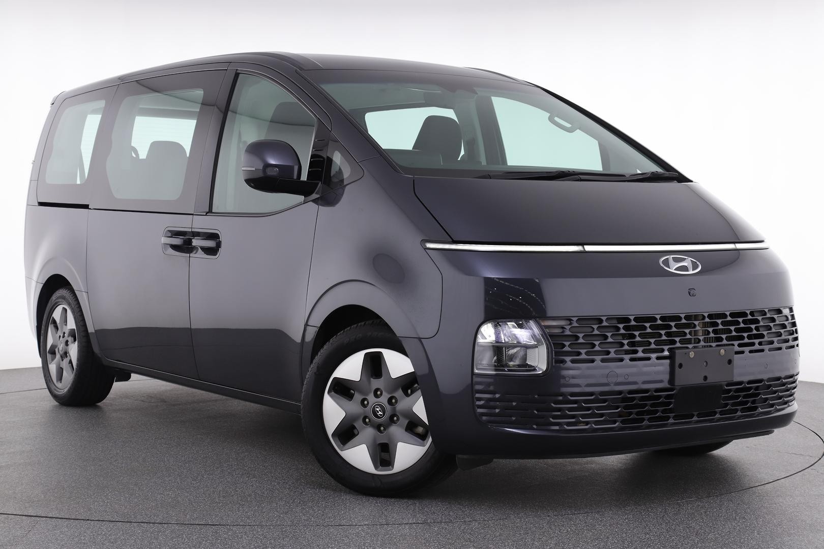Hyundai Staria image 1