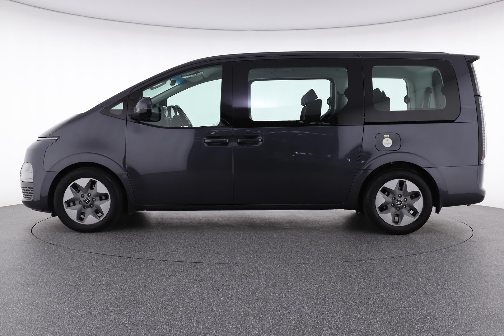 Hyundai Staria image 3