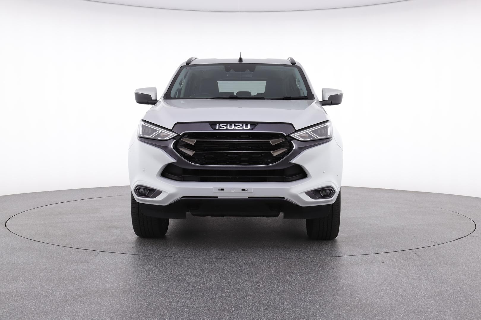 Isuzu Mu-x image 2