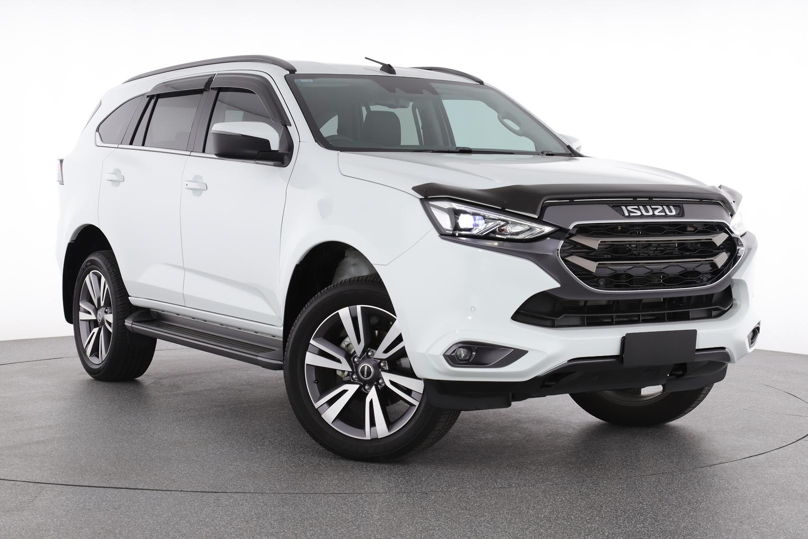 Isuzu Mu-x image 1