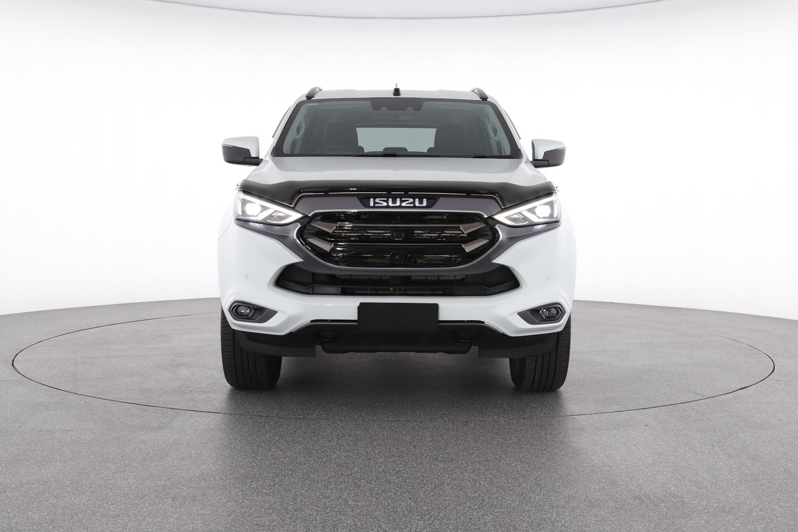 Isuzu Mu-x image 2