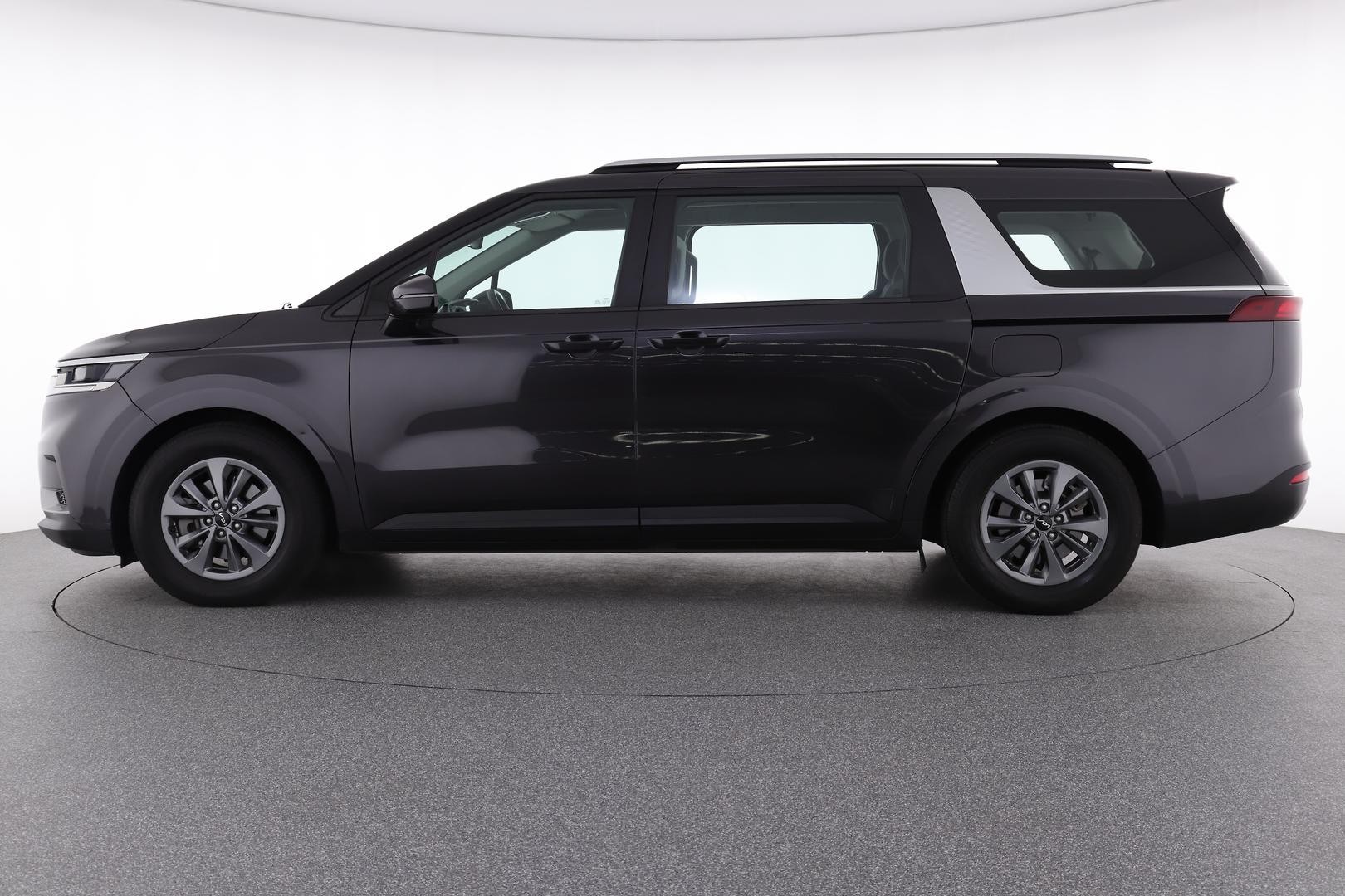 Kia Carnival image 3