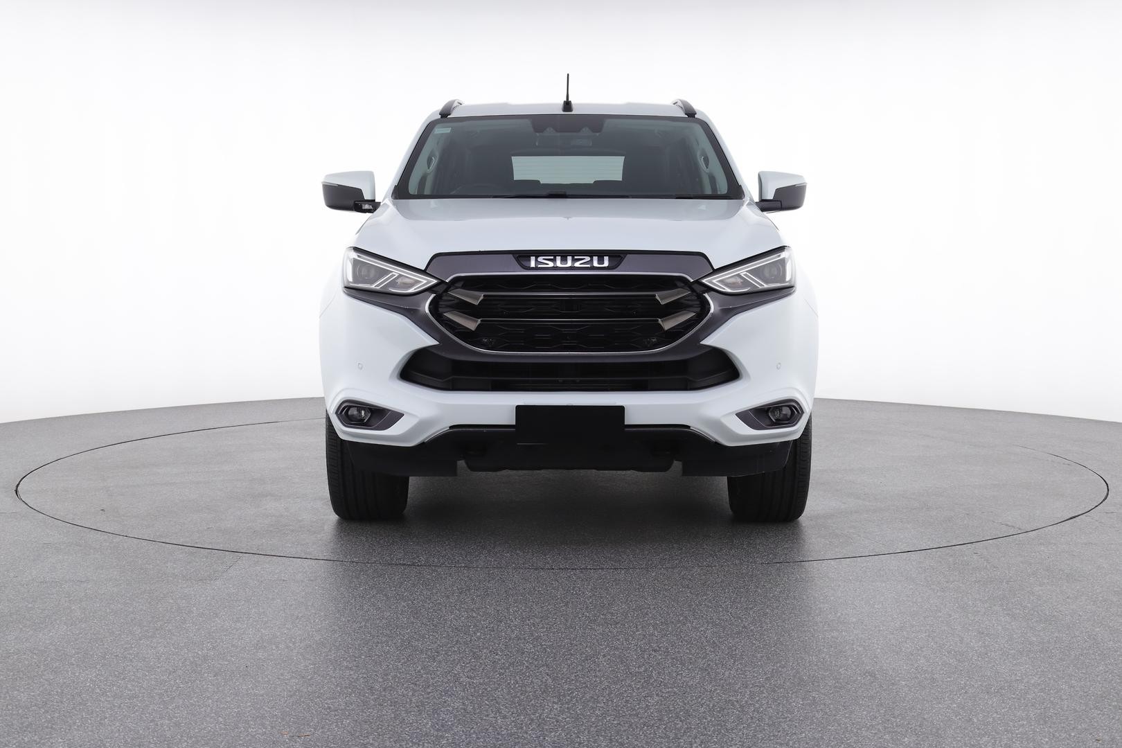 Isuzu Mu-x image 2